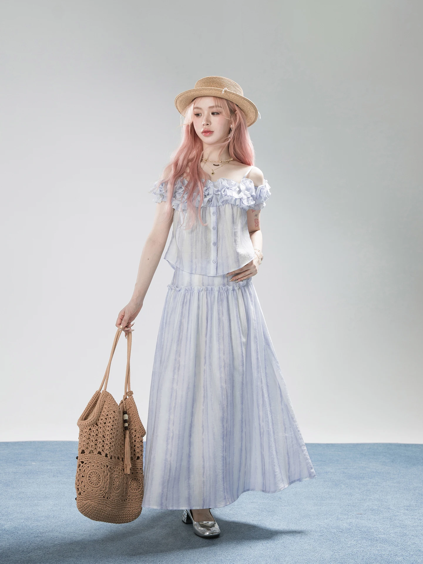 Oneofuuu Spring Fashion Set with Short Sleeve Crop Top And Half Skirt Floral Lace Trimmed Courtyard Style Casual Home Date Wear
Oneofuuu Spring Fashion Set with Short Sleeve Crop Top And Half Skirt Floral Lace Trimmed Courtyard Style Casual Home Date Wear
