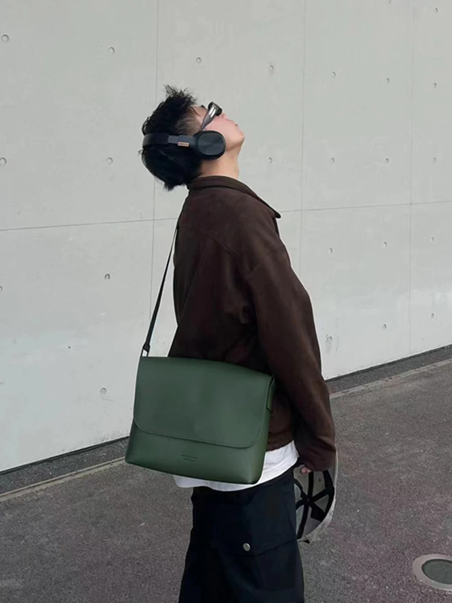 Unisex Simple Ins Style Flip Cover Crossbody Shoulder Bag Flat Tablet Messenger Square Bag for Commuting Casual Leisure
Unisex Simple Ins Style Flip Cover Crossbody Shoulder Bag Flat Tablet Messenger Square Bag for Commuting Casual Leisure