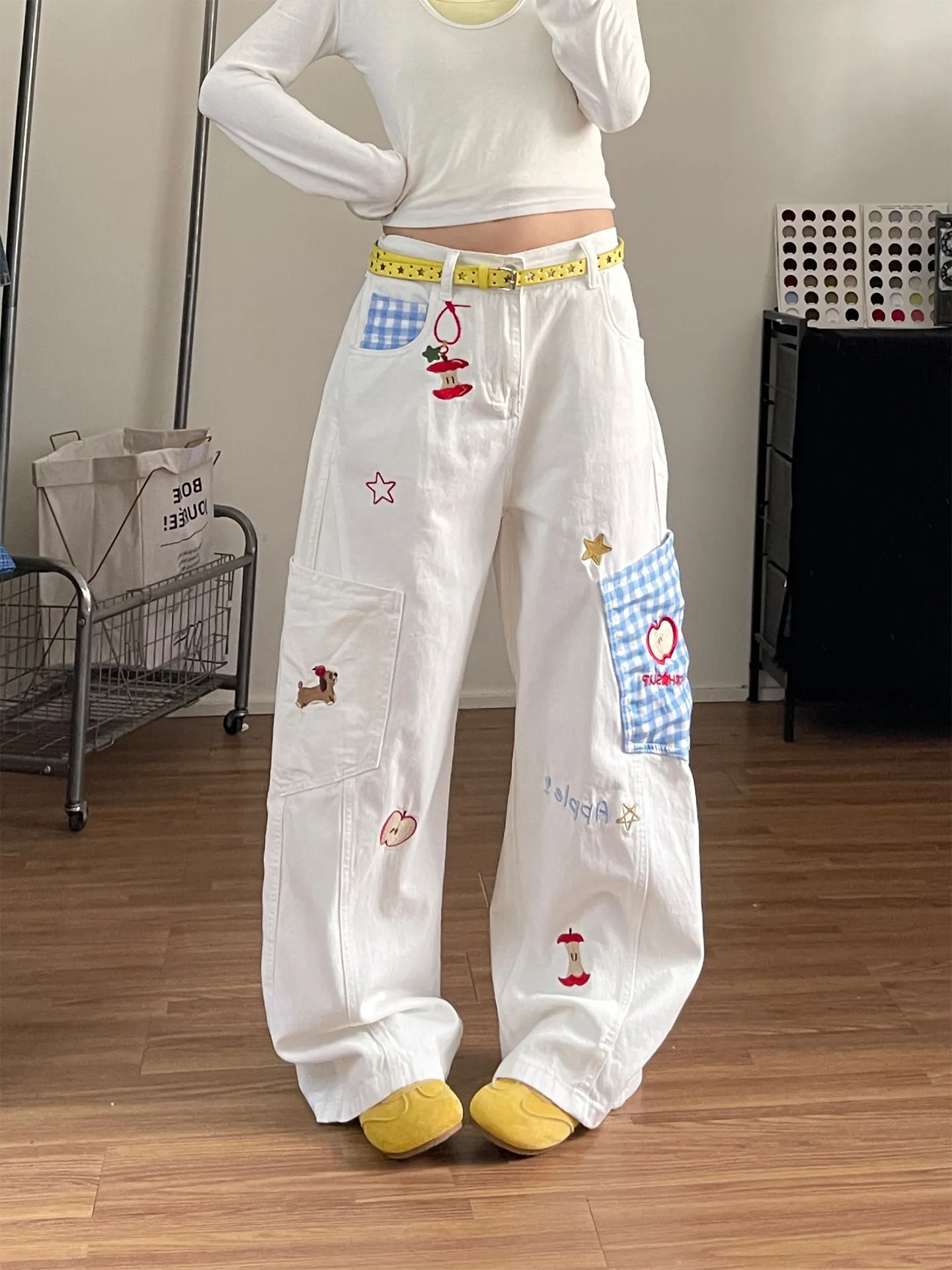 American Style High Waist Wide Leg Denim Jeans Women Summer White Loose Drapey Knife Embroidery Trendy Casual Jeans
American Style High Waist Wide Leg Denim Jeans Women Summer White Loose Drapey Knife Embroidery Trendy Casual Jeans