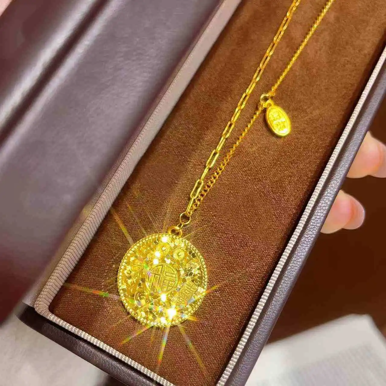 Sand Gold Ice Crack Character Lucky Round Pendant Necklace Same Style as Jewelry Store Vintage Light Luxury Long Sweater Chain
Sand Gold Ice Crack Character Lucky Round Pendant Necklace Same Style as Jewelry Store Vintage Light Luxury Long Sweater Chain