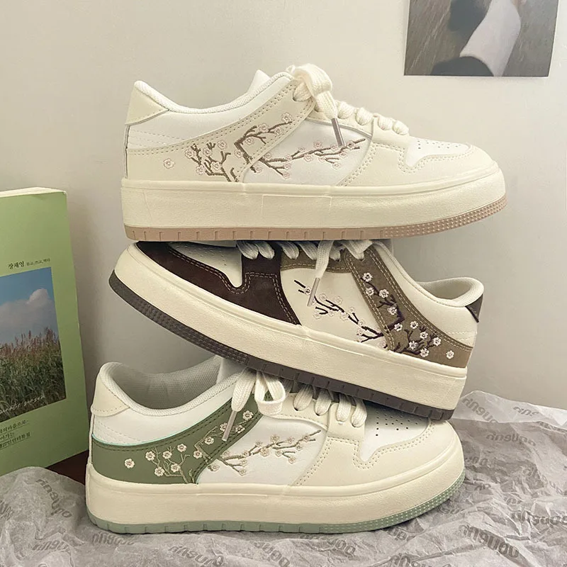 Autumn Flower Embroidery Design Women's Shoes Brown Low Top Leather Ladies Casual Shoes Thick Sole Sneakers 24-79
Autumn Flower Embroidery Design Women's Shoes Brown Low Top Leather Ladies Casual Shoes Thick Sole Sneakers 24-79
