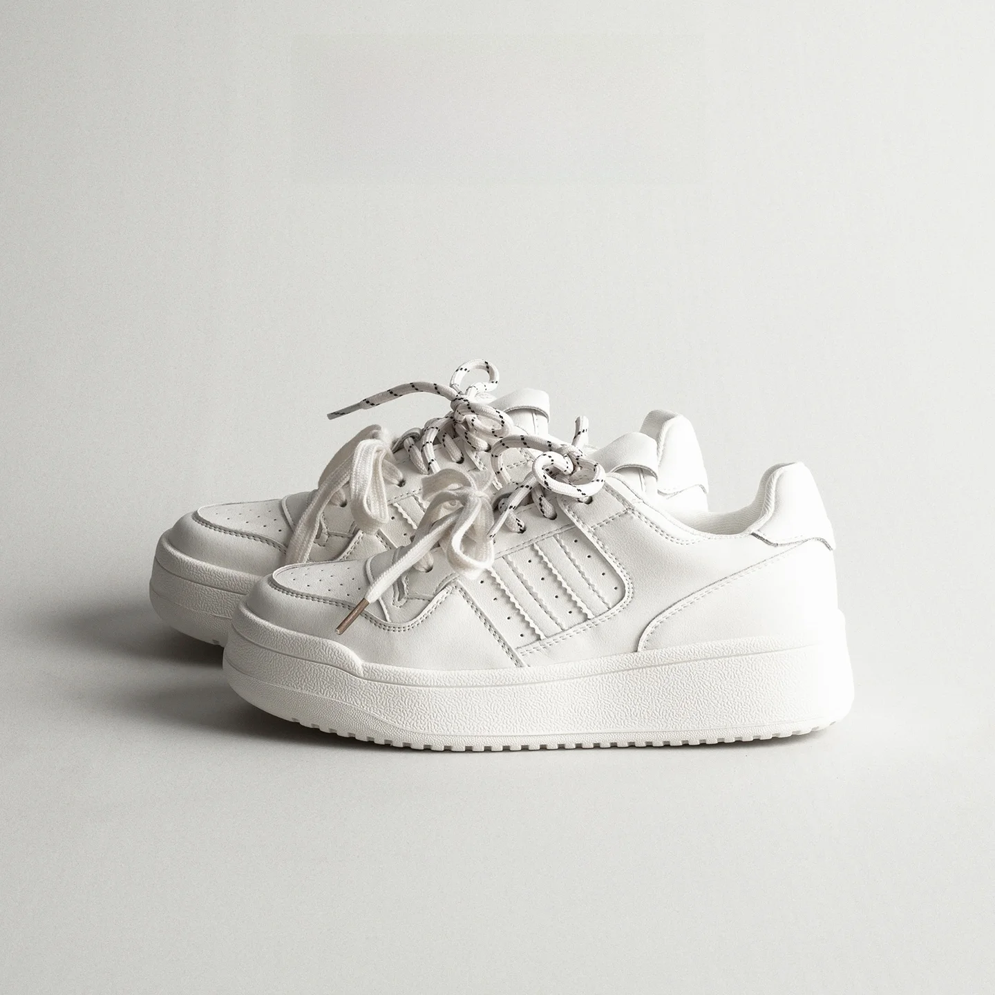 Women's Retro round Toe Comfortable Versatile Sports Casual Shoes Thick Bottom Heightening Sneakers Breathable Mesh Lined
Women's Retro round Toe Comfortable Versatile Sports Casual Shoes Thick Bottom Heightening Sneakers Breathable Mesh Lined