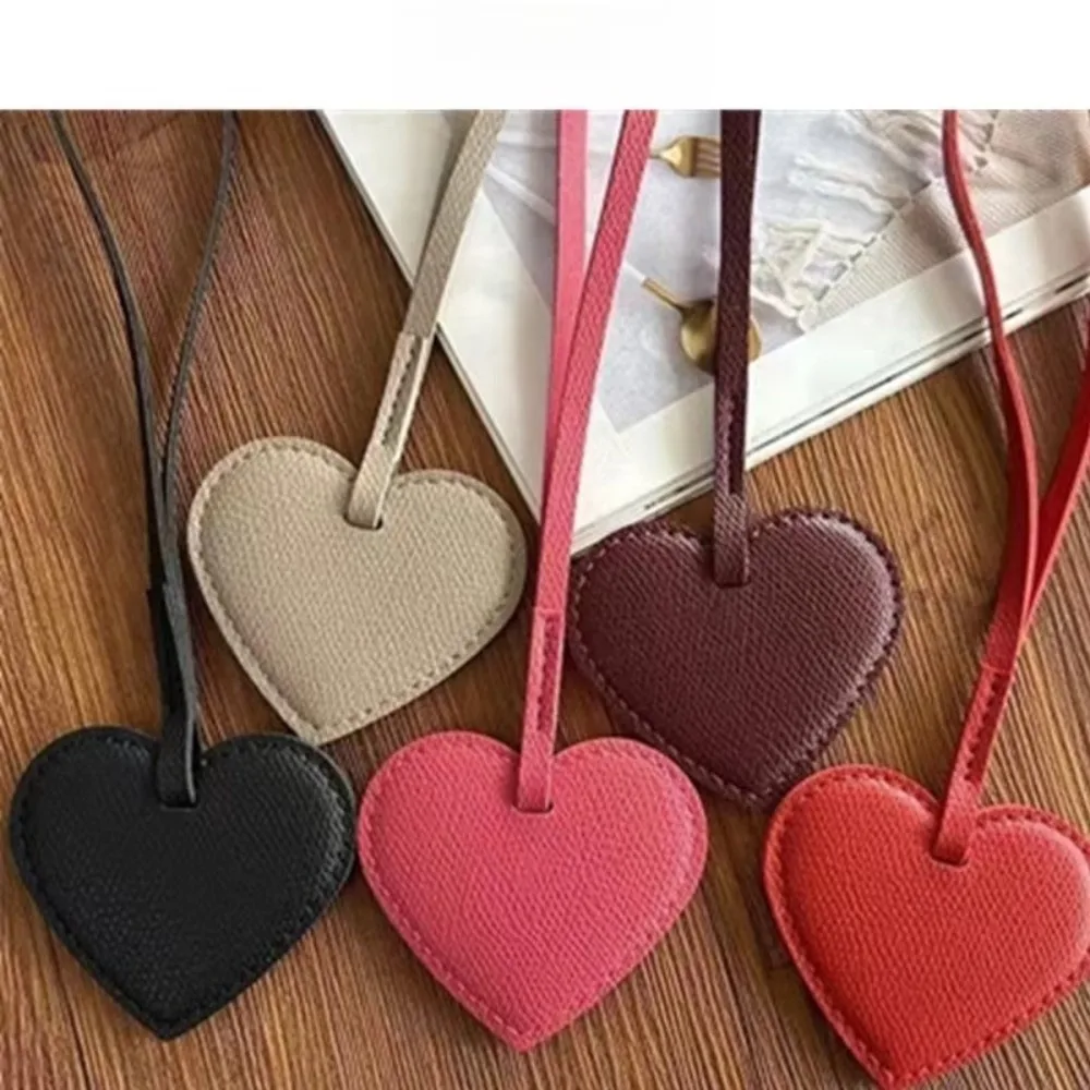 European and American Popular Peach Heart Keychain Fresh Style Leather Women's Bag Pendant Heart-shaped Bag Hanging Accessories
European and American Popular Peach Heart Keychain Fresh Style Leather Women's Bag Pendant Heart-shaped Bag Hanging Accessories