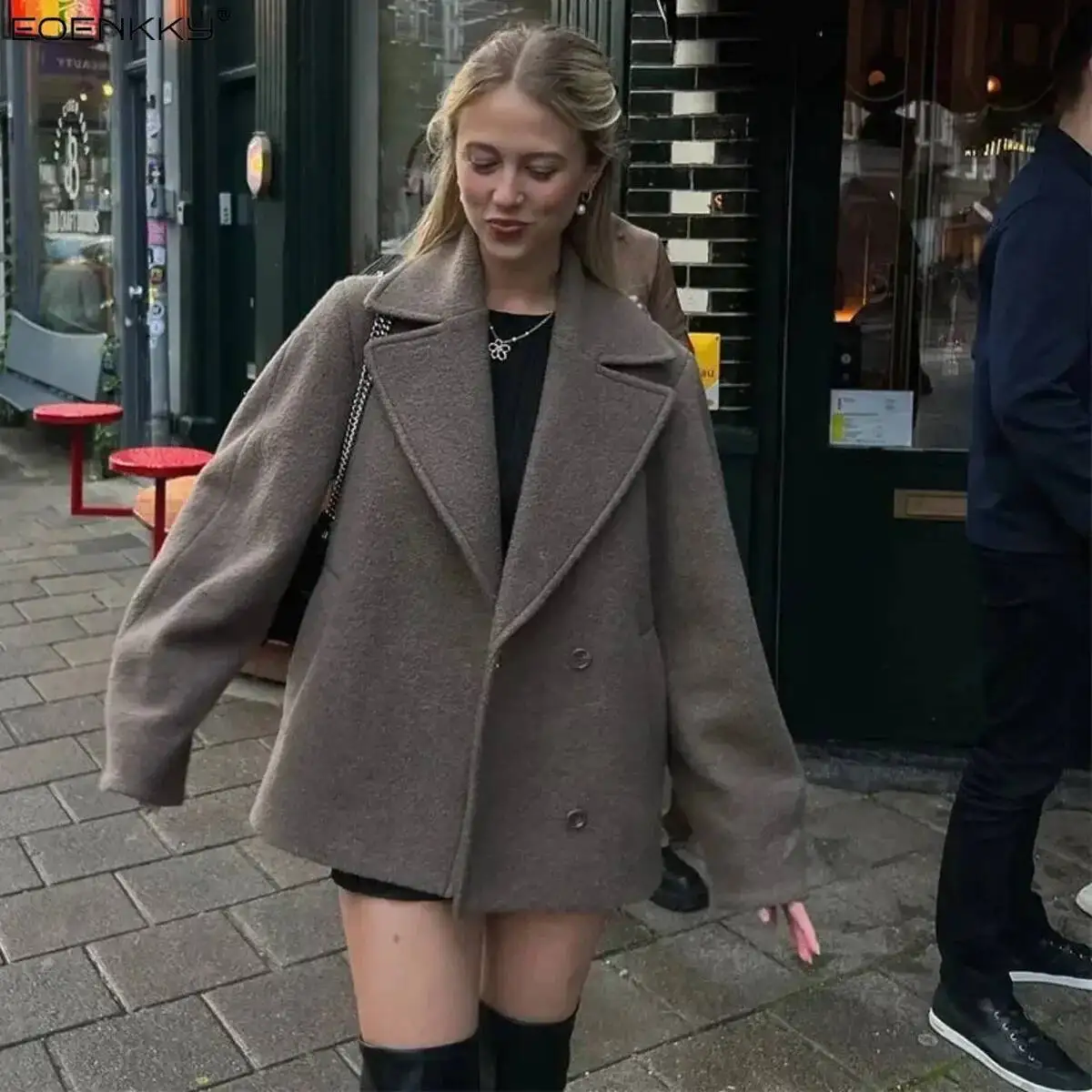 Women's Double Breasted Wool Coat Autumn Winter Fashion Lapel Long Sleeves Short Blazer Jacket Elegant Solid Warm Loose Outwear 
Women's Double Breasted Wool Coat Autumn Winter Fashion Lapel Long Sleeves Short Blazer Jacket Elegant Solid Warm Loose Outwear