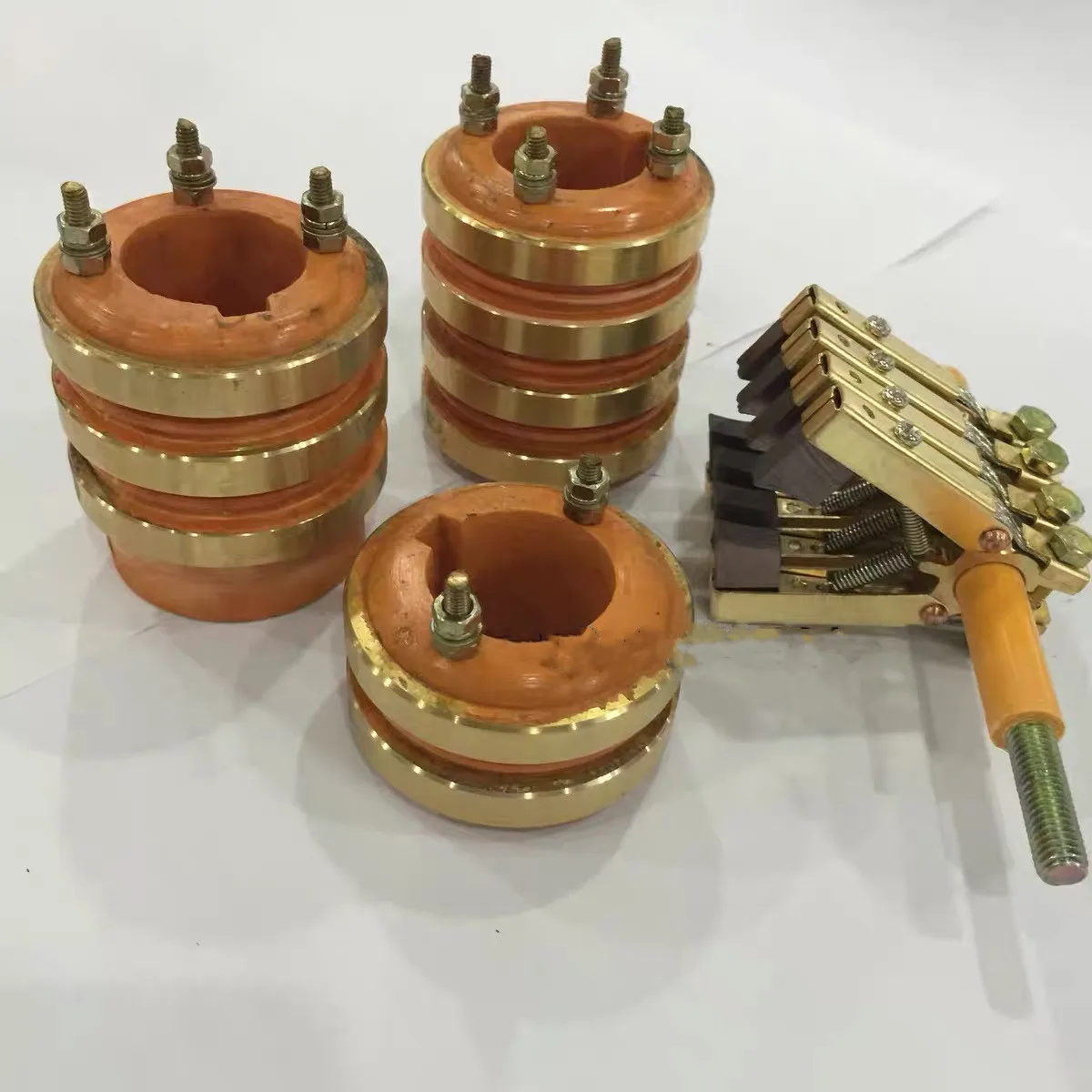 1PCS Collecting Ring, Conductive Slip Ring, 2-way, 3-way, 4-way, Inner Diameter 20, 25, 30, 35, Outer Diameter 58, Carbon Brush
1PCS Collecting Ring, Conductive Slip Ring, 2-way, 3-way, 4-way, Inner Diameter 20, 25, 30, 35, Outer Diameter 58, Carbon Brush