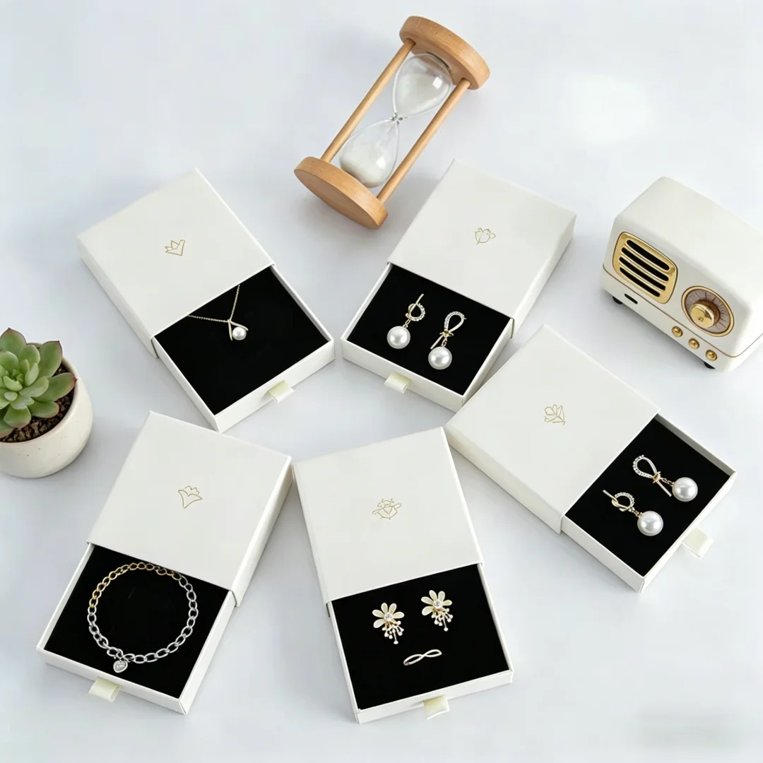 24Pcs 8x8x2.5cm Beige Thick Kraft Paper Drawer Jewelry Box Custom Logo Ring Necklace Boxes Bracelet Earrings Gift Display Case
24Pcs 8x8x2.5cm Beige Thick Kraft Paper Drawer Jewelry Box Custom Logo Ring Necklace Boxes Bracelet Earrings Gift Display Case