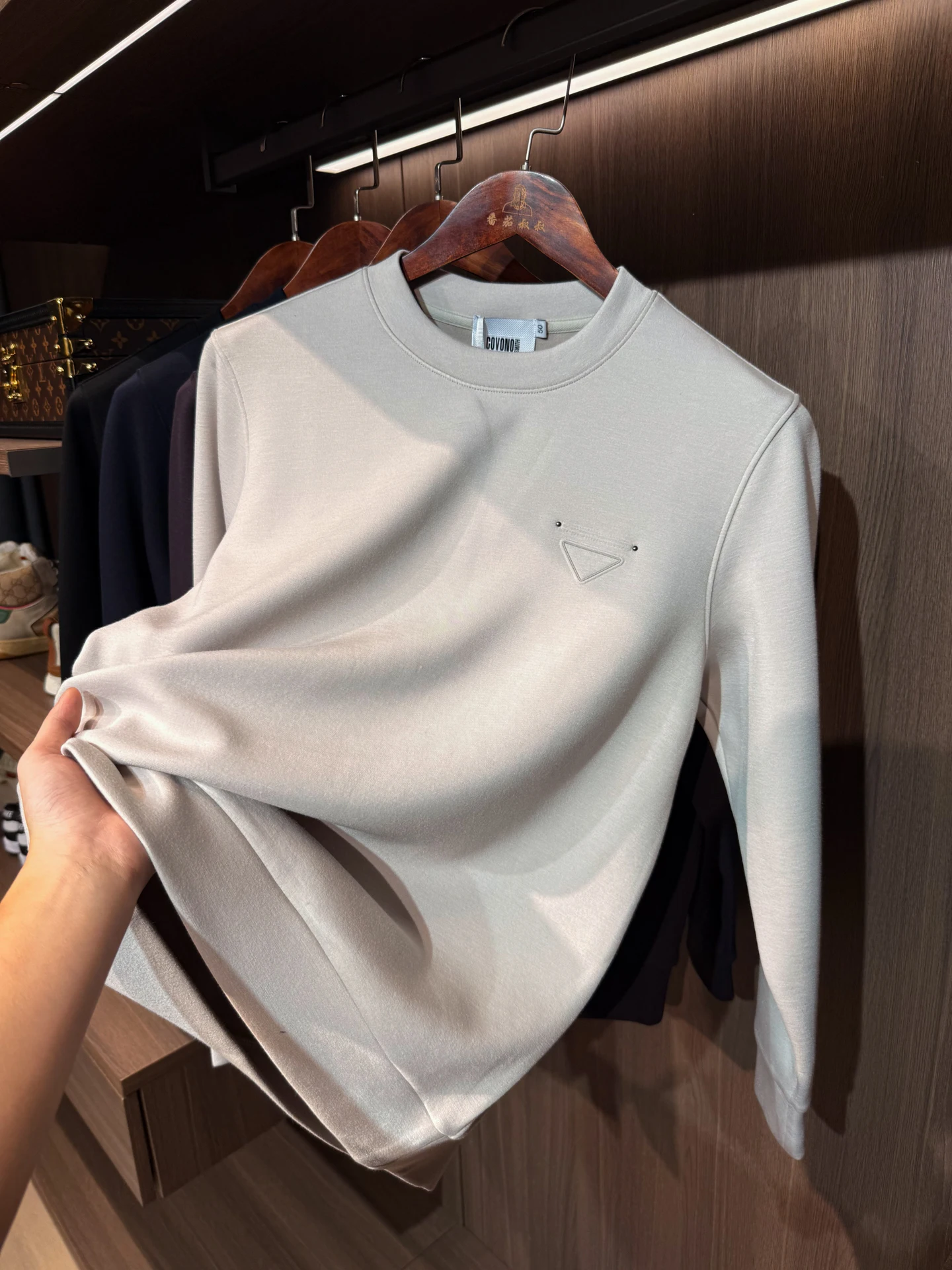 High Quali Men's Long Sve T-irt Thiened Fce Warm Comfortable Winter Top Quali Camere Base irt Casual Sle
High Quali Men's Long Sve T-irt Thiened Fce Warm Comfortable Winter Top Quali Camere Base irt Casual Sle