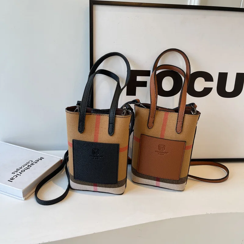 Trendy Plaid Crossbody Bag 2025 New for Women, Casual Color Block Vertical Phone Purse, Lightweight Shoulder Bag for Daily Use
Trendy Plaid Crossbody Bag 2025 New for Women, Casual Color Block Vertical Phone Purse, Lightweight Shoulder Bag for Daily Use