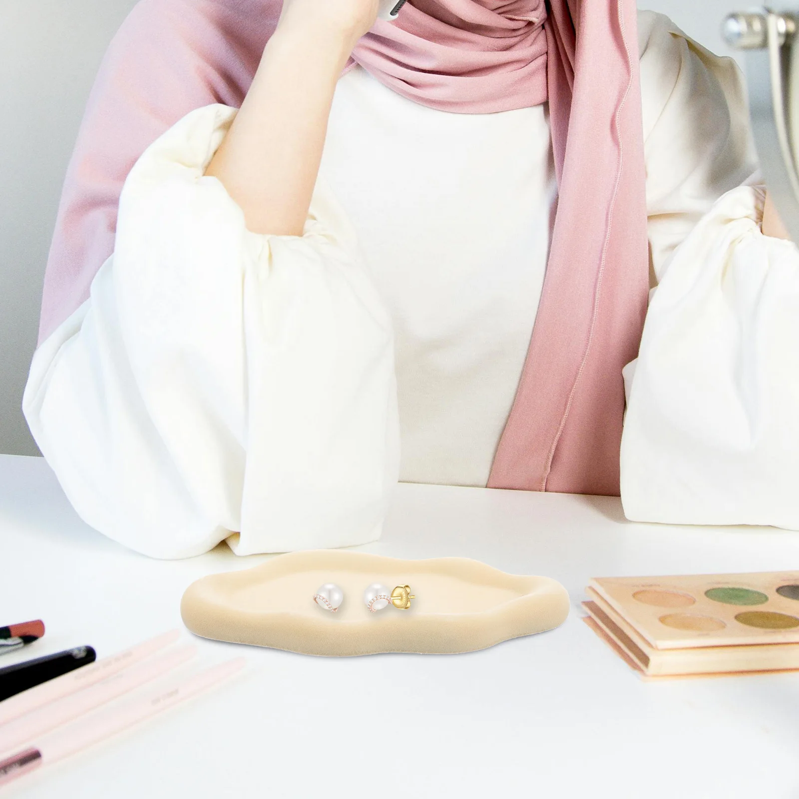 Эстетический керамический поднос для ювелирных изделий, стильный нестандартный дизайн, защита от царапин, универсальный органайзер для аксессуаров и реквизита
Эстетический керамический поднос для ювелирных изделий, стильный нестандартный дизайн, защита от царапин, универсальный органайзер для аксессуаров и реквизита