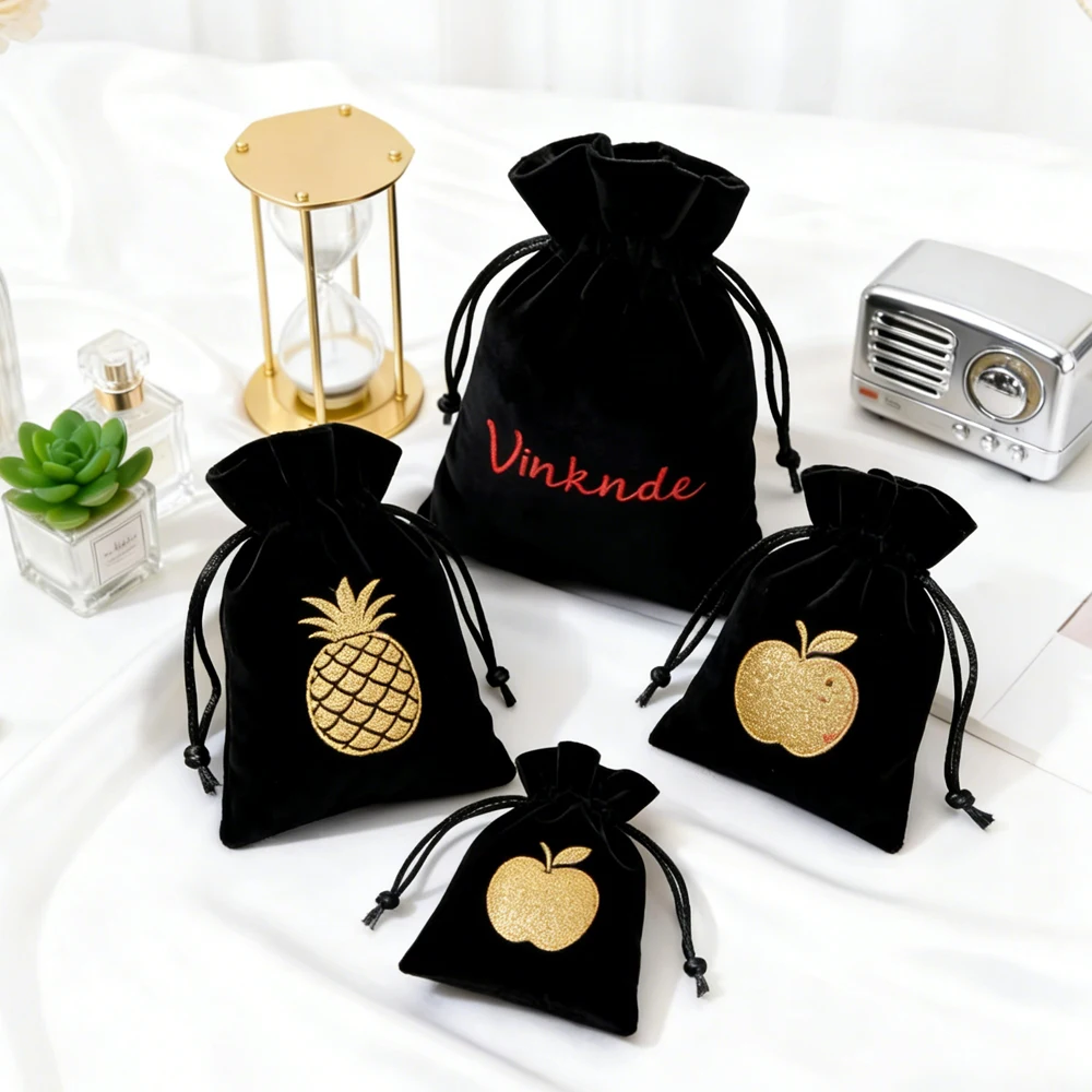 Personalized Logo Black Velvet Pouch Wedding Candy Gift Drawstring Pouch Perfume Earrings Candle Jewelry Packaging Pouch Bulk
Personalized Logo Black Velvet Pouch Wedding Candy Gift Drawstring Pouch Perfume Earrings Candle Jewelry Packaging Pouch Bulk
