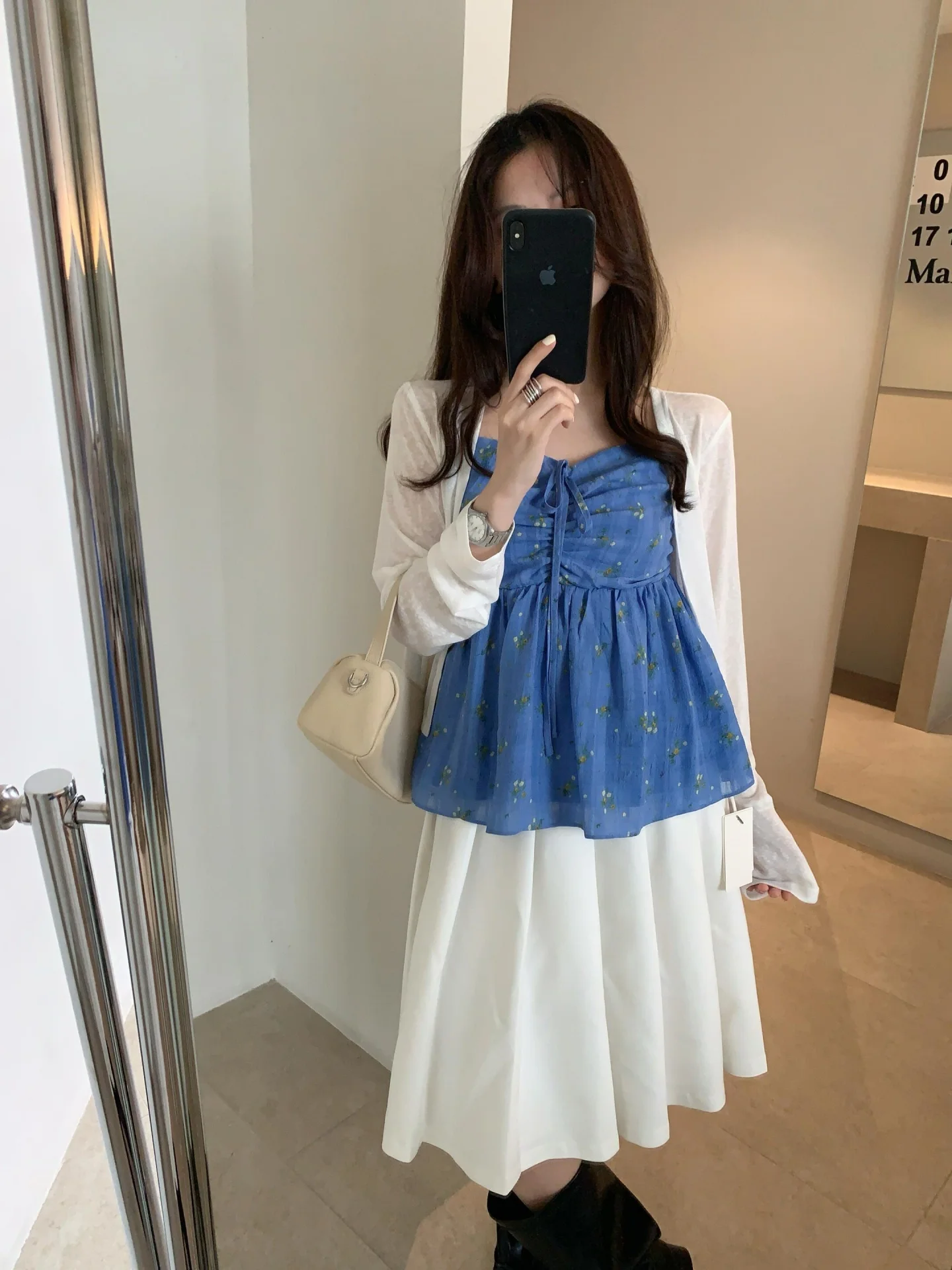 Korean Floral Print Camisole Top Outer Sun Protection Cardigan Women's Summer Fashionable Two-Piece Set Casual Style V-Neck L...
Korean Floral Print Camisole Top Outer Sun Protection Cardigan Women's Summer Fashionable Two-Piece Set Casual Style V-Neck L...