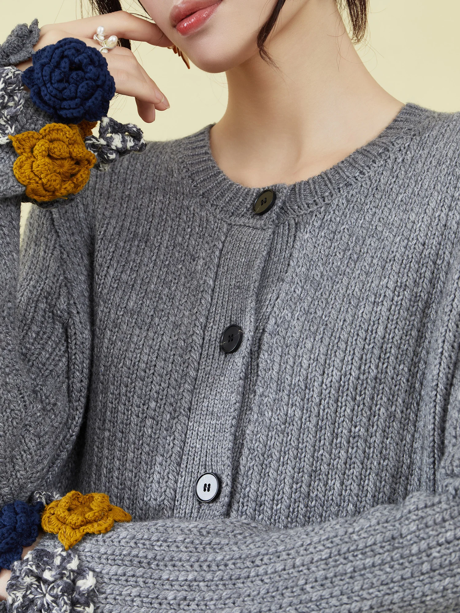 Уникальный вязаный свитер Flowing Era, женский кардиган ручной работы с дизайном в виде чайной розы, комфортный, из полиэстера...
Уникальный вязаный свитер Flowing Era, женский кардиган ручной работы с дизайном в виде чайной розы, комфортный, из полиэстера...