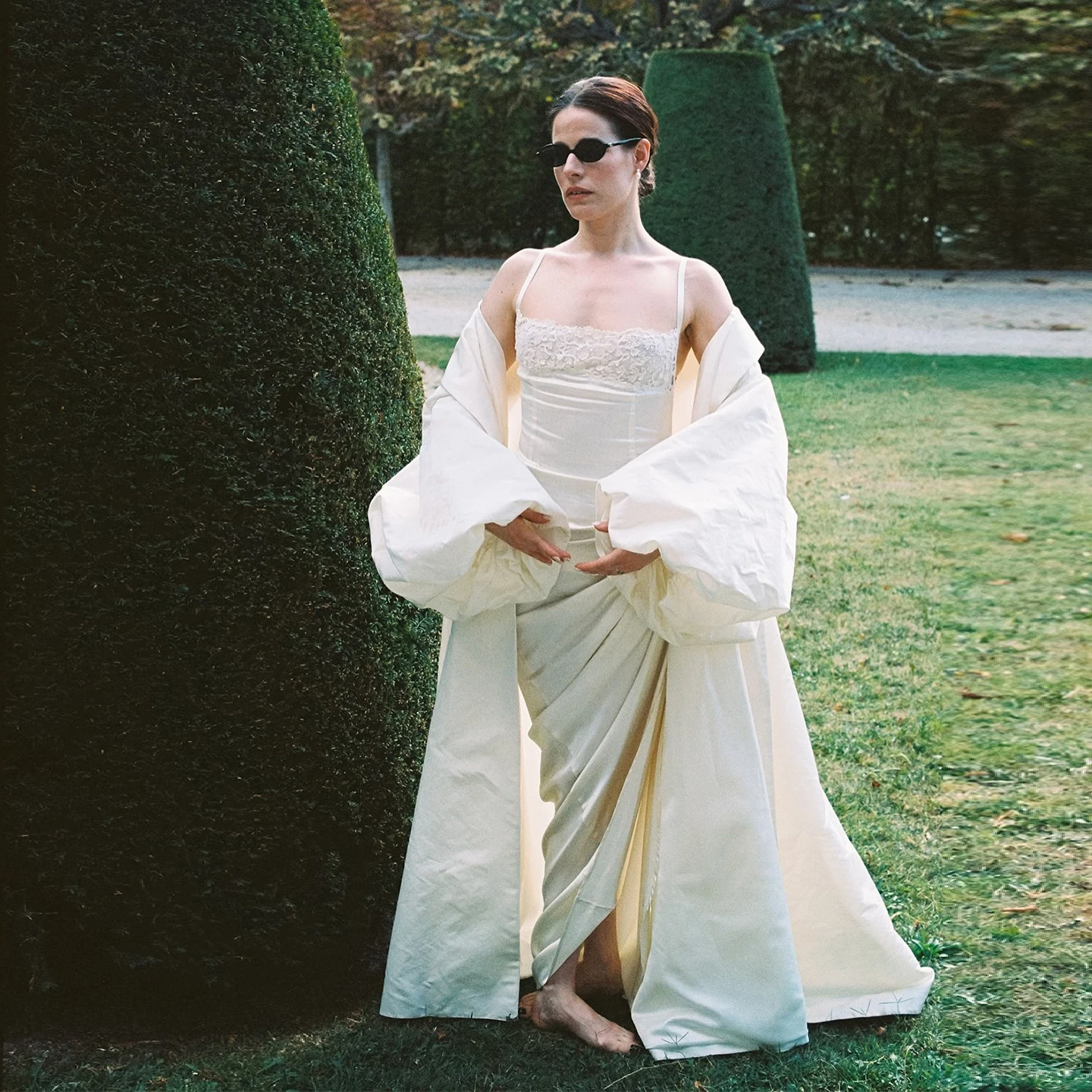 Elegant Taffeta Wedding Cape Puffy Long Sleeves Floor Length Elegant Bridal Jacket Fashion Women Coat Wedding Accessories
Elegant Taffeta Wedding Cape Puffy Long Sleeves Floor Length Elegant Bridal Jacket Fashion Women Coat Wedding Accessories