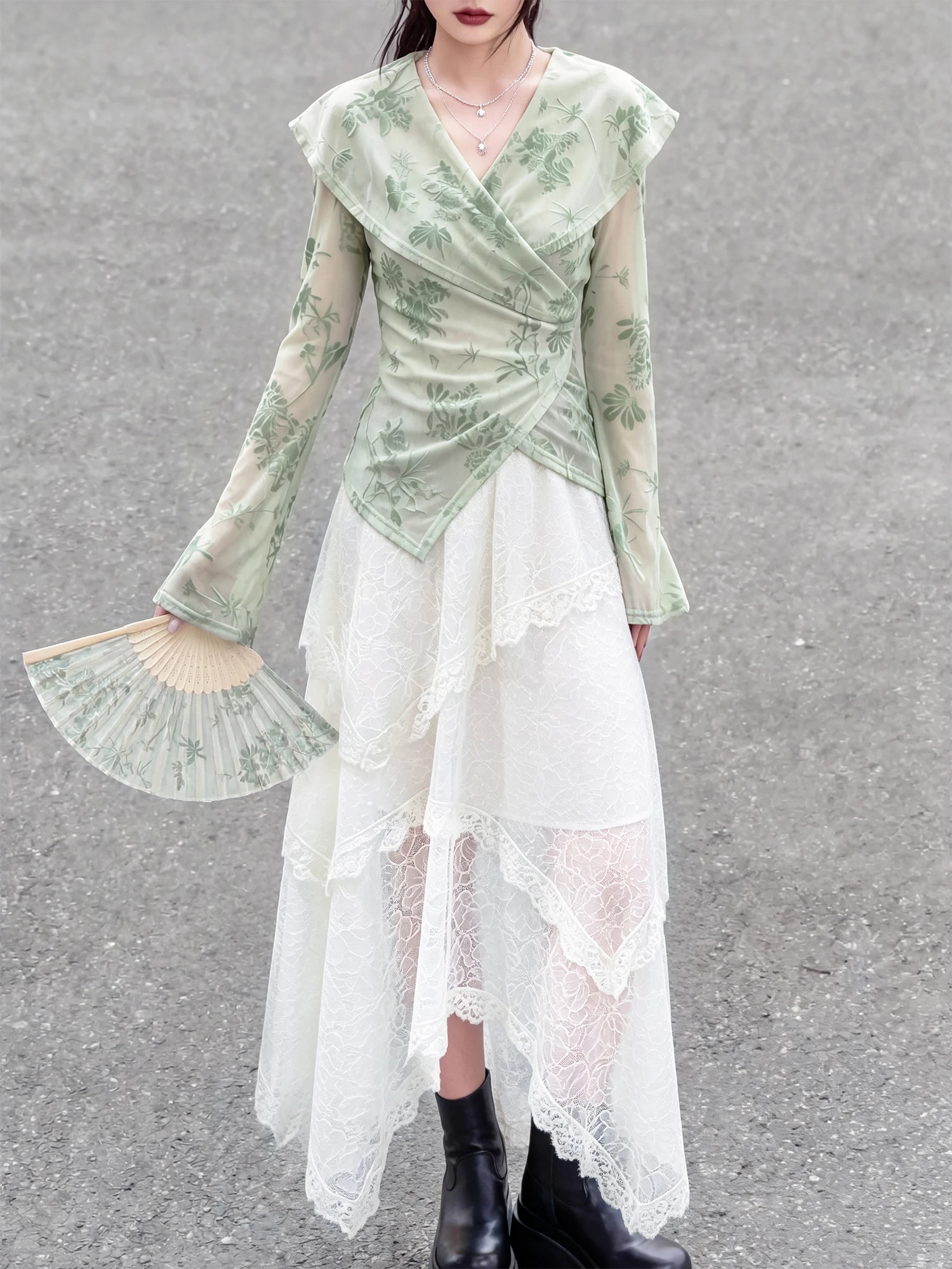 Elegant Wrap Knitted Velvet Top with Lace Skirt for Women Breathable High Waist Bamboo Leaf Pattern V-Neck Long Sleeve Tunic
Elegant Wrap Knitted Velvet Top with Lace Skirt for Women Breathable High Waist Bamboo Leaf Pattern V-Neck Long Sleeve Tunic