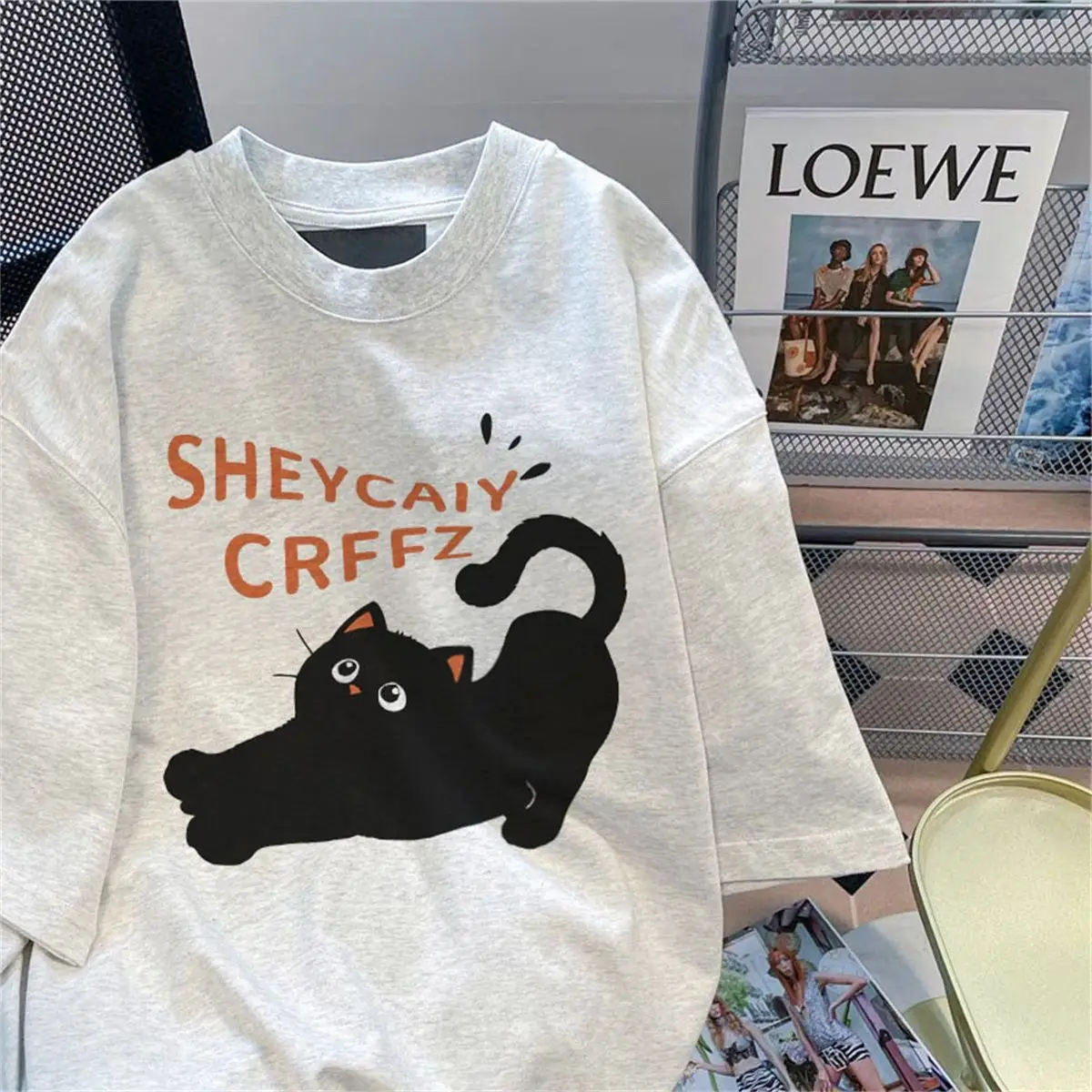 Heavy cotton American retro cat print short sleeved T-shirt for men and women loose and versatile ins summer trendy clothes y2k
Heavy cotton American retro cat print short sleeved T-shirt for men and women loose and versatile ins summer trendy clothes y2k