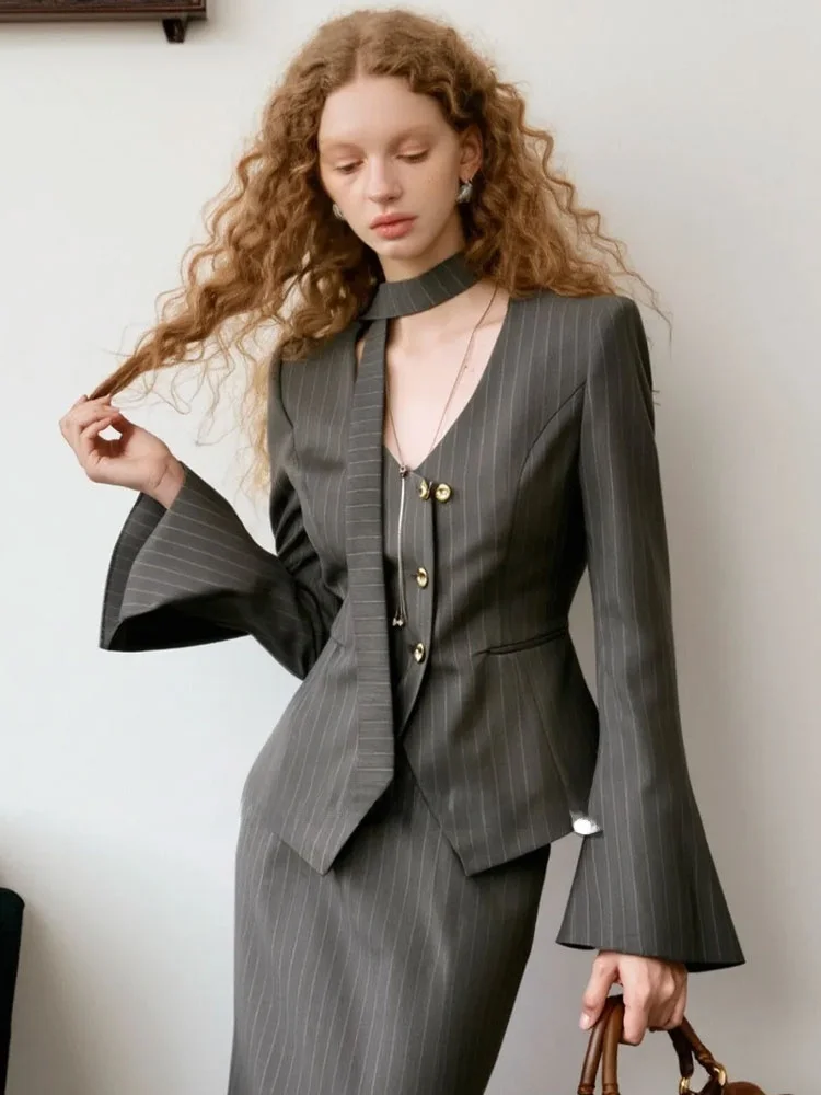 Пиджак ZhuoZhi Весна 2026 с V-образным вырезом, в полоску, с утяжкой на талии, рукавами-колокол, приталенный, элегантный, женственный, во французском стиле
Пиджак ZhuoZhi Весна 2026 с V-образным вырезом, в полоску, с утяжкой на талии, рукавами-колокол, приталенный, элегантный, женственный, во французском стиле