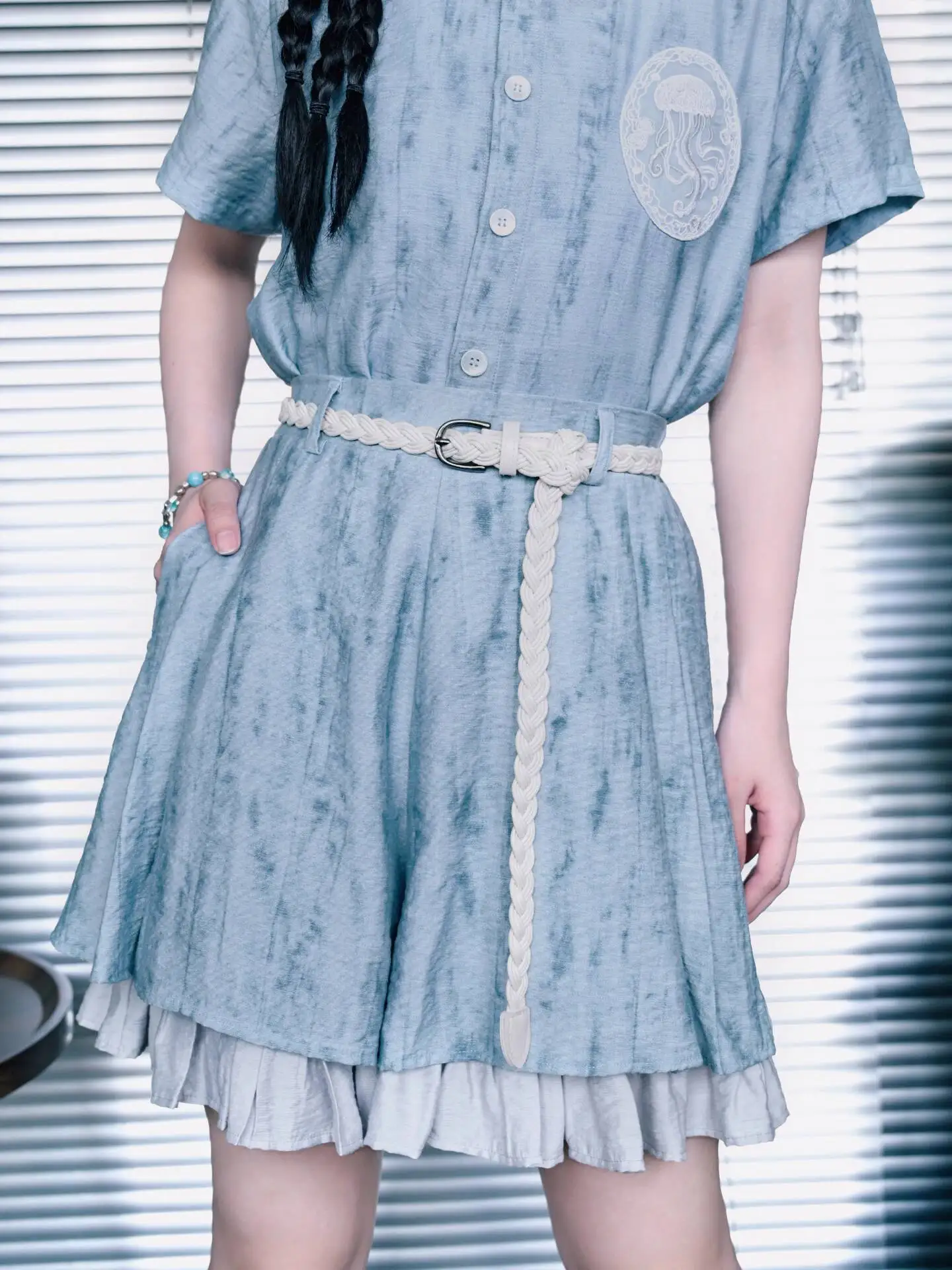 Новые вязаные аксессуары с узкой талией в китайском стиле, женские аксессуары премиум-класса, универсальное белое украшение на талию
Новые вязаные аксессуары с узкой талией в китайском стиле, женские аксессуары премиум-класса, универсальное белое украшение на талию