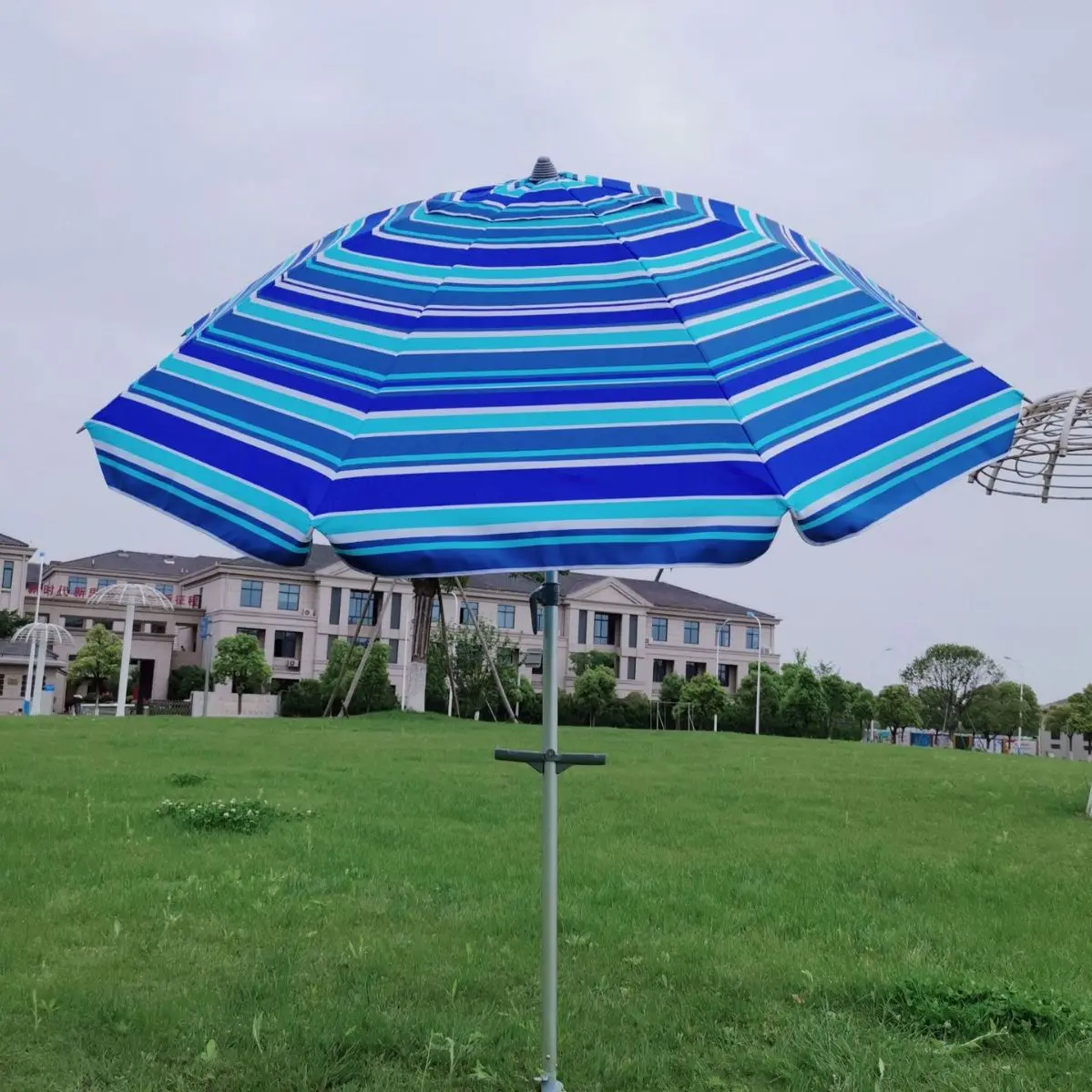 2 meters aluminum alloy outdoor beach umbrella with spiral insert fishing beach
2 meters aluminum alloy outdoor beach umbrella with spiral insert fishing beach