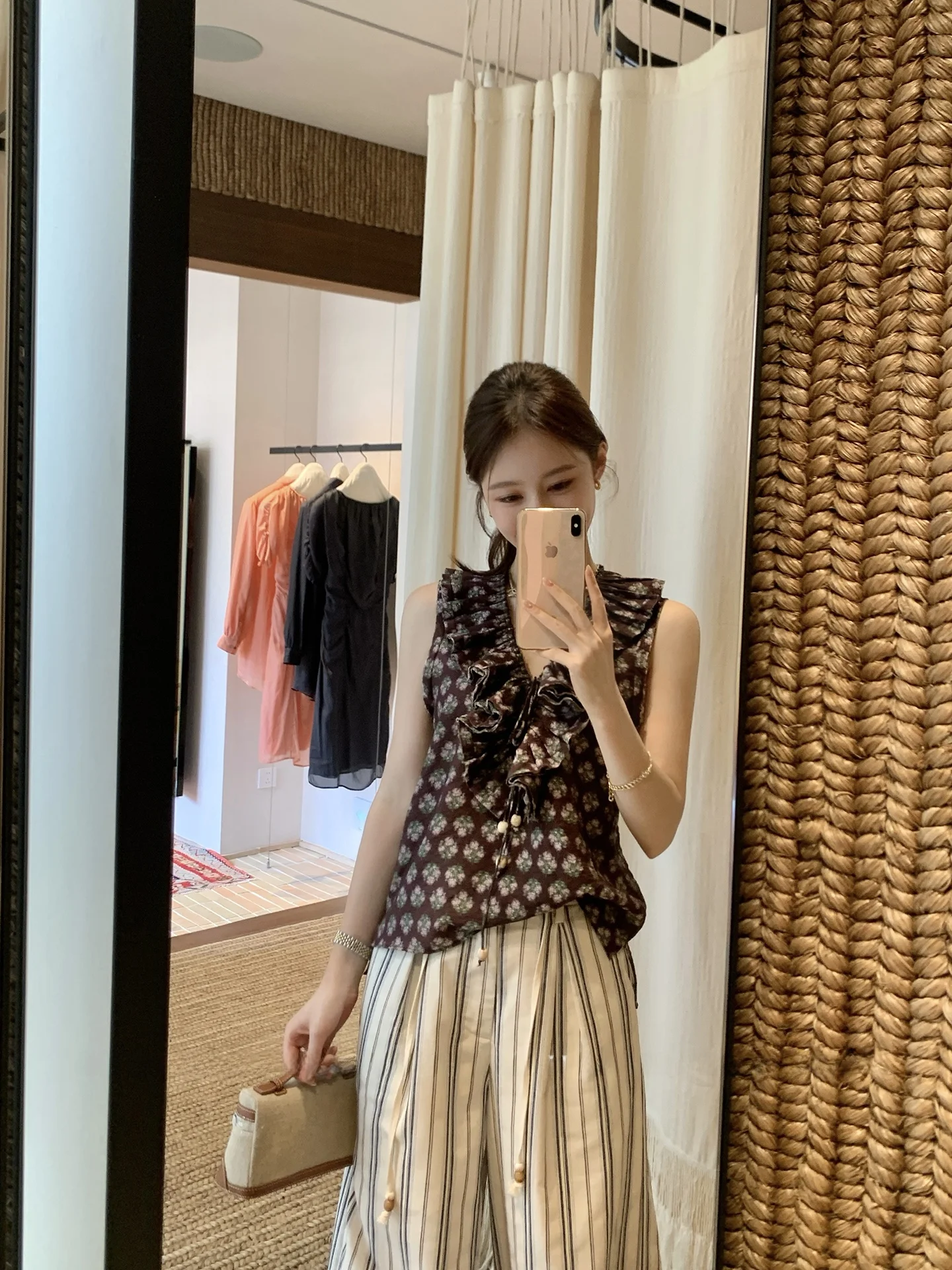 Bangkok Summer Vintage Floral Lace Trim Beaded V-ne Svel Top Women's irt Pure Color Regular Length No Brand
Bangkok Summer Vintage Floral Lace Trim Beaded V-ne Svel Top Women's irt Pure Color Regular Length No Brand