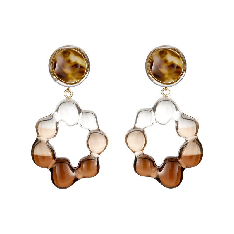 Special-shaped D-shaped transparent earrings, earclips, elegant retro summer irregular earrings.
Special-shaped D-shaped transparent earrings, earclips, elegant retro summer irregular earrings.