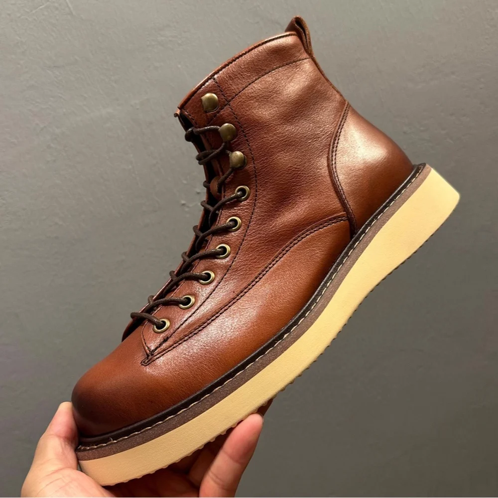 QHCCID Handmade Retro Horsehide Men's Boots Motorcycle Boots Paratrooper Boots Men's High-top Shoes High-end Workwear Shoes 
QHCCID Handmade Retro Horsehide Men's Boots Motorcycle Boots Paratrooper Boots Men's High-top Shoes High-end Workwear Shoes