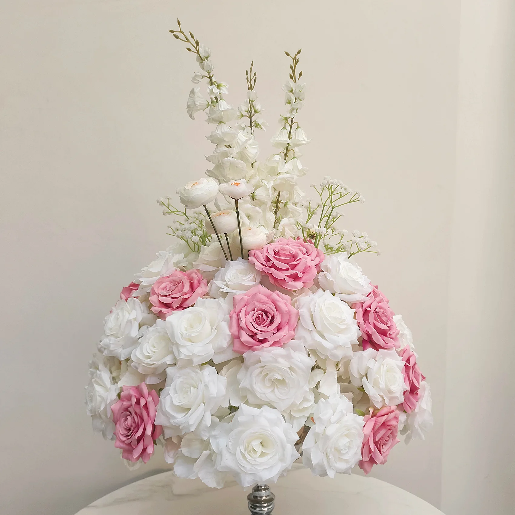 Simulation white rose ball wedding table flower placement marriage proposal window exhibition hall decoration road flower
Simulation white rose ball wedding table flower placement marriage proposal window exhibition hall decoration road flower