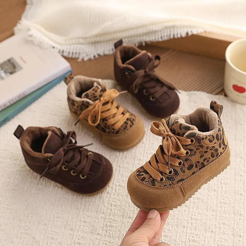 Детские кроссовки на флисовой подкладке для девочек, осенне-зимние кроссовки с леопардовым принтом, спортивная универсальная кавайная модная повседневная обувь в новом стиле
Детские кроссовки на флисовой подкладке для девочек, осенне-зимние кроссовки с леопардовым принтом, спортивная универсальная кавайная модная повседневная обувь в новом стиле