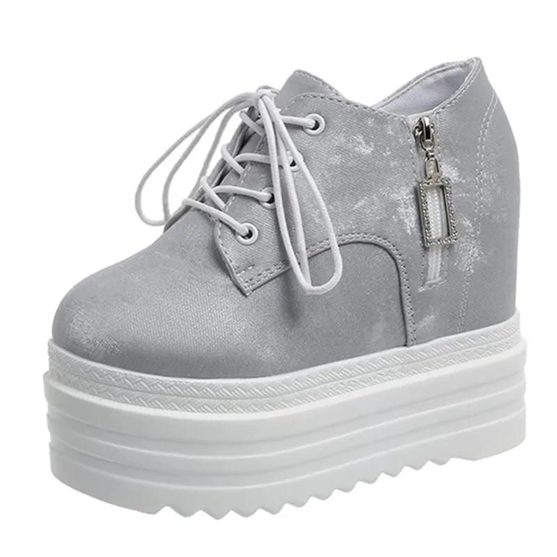 Ботильоны на танкетке, серебристо-черные туфли на резиновой подошве, ботинки на платформе, женские осенние туфли на платформе со шнуровкой, каблук 12 см
Ботильоны на танкетке, серебристо-черные туфли на резиновой подошве, ботинки на платформе, женские осенние туфли на платформе со шнуровкой, каблук 12 см