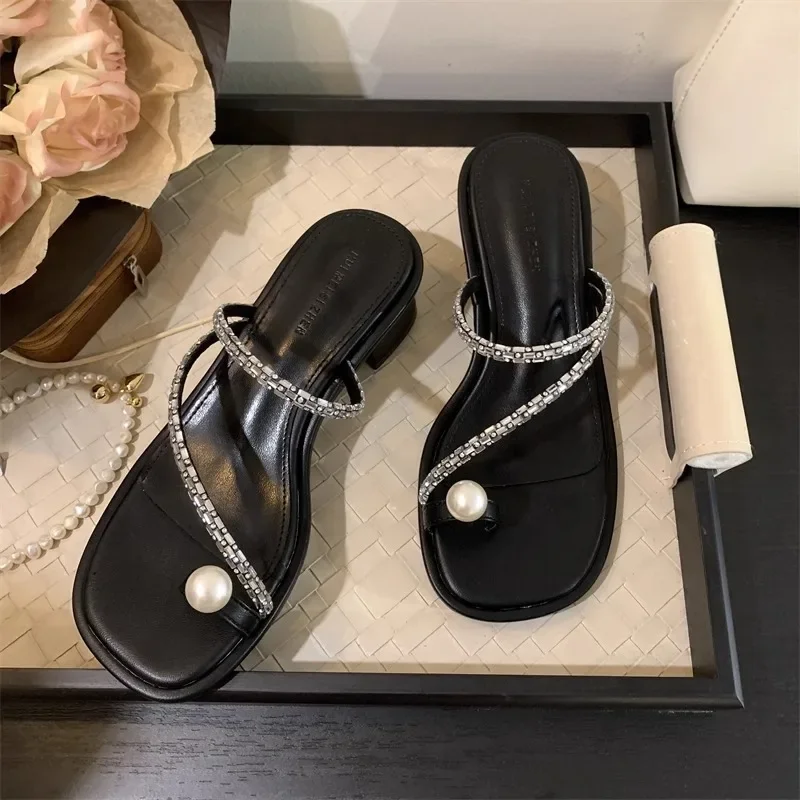 2024 Leisure Slippers Women Slides Casual Flat Low Heels Women Shoes Solid Leaky Toe Pearl Summer Slippers
2024 Leisure Slippers Women Slides Casual Flat Low Heels Women Shoes Solid Leaky Toe Pearl Summer Slippers