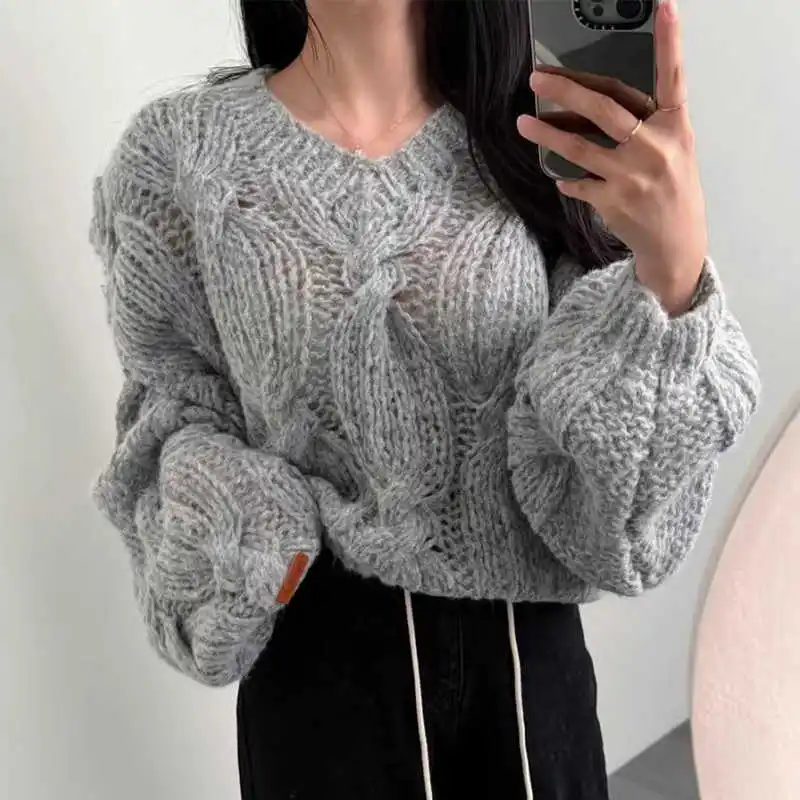 Vintage V-Neck Fried Dough Twists Knitting Sweater Women'S Autumn And Winter Sweet Design Loose Chic Knitwear
Vintage V-Neck Fried Dough Twists Knitting Sweater Women'S Autumn And Winter Sweet Design Loose Chic Knitwear