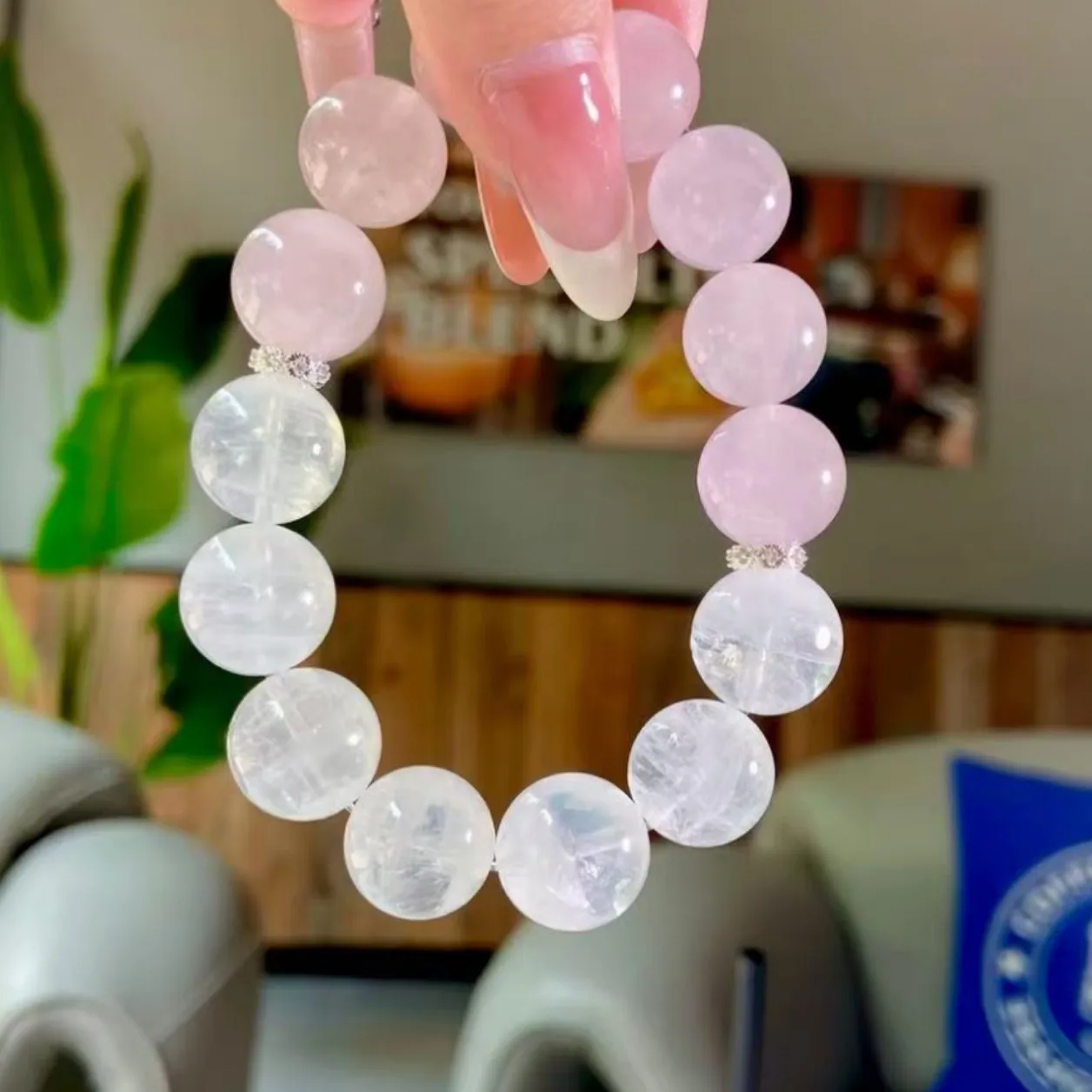 Natural Horse Pink White Crystal Bracelet Women's Fashion Bracelet Niche Original Design
Natural Horse Pink White Crystal Bracelet Women's Fashion Bracelet Niche Original Design