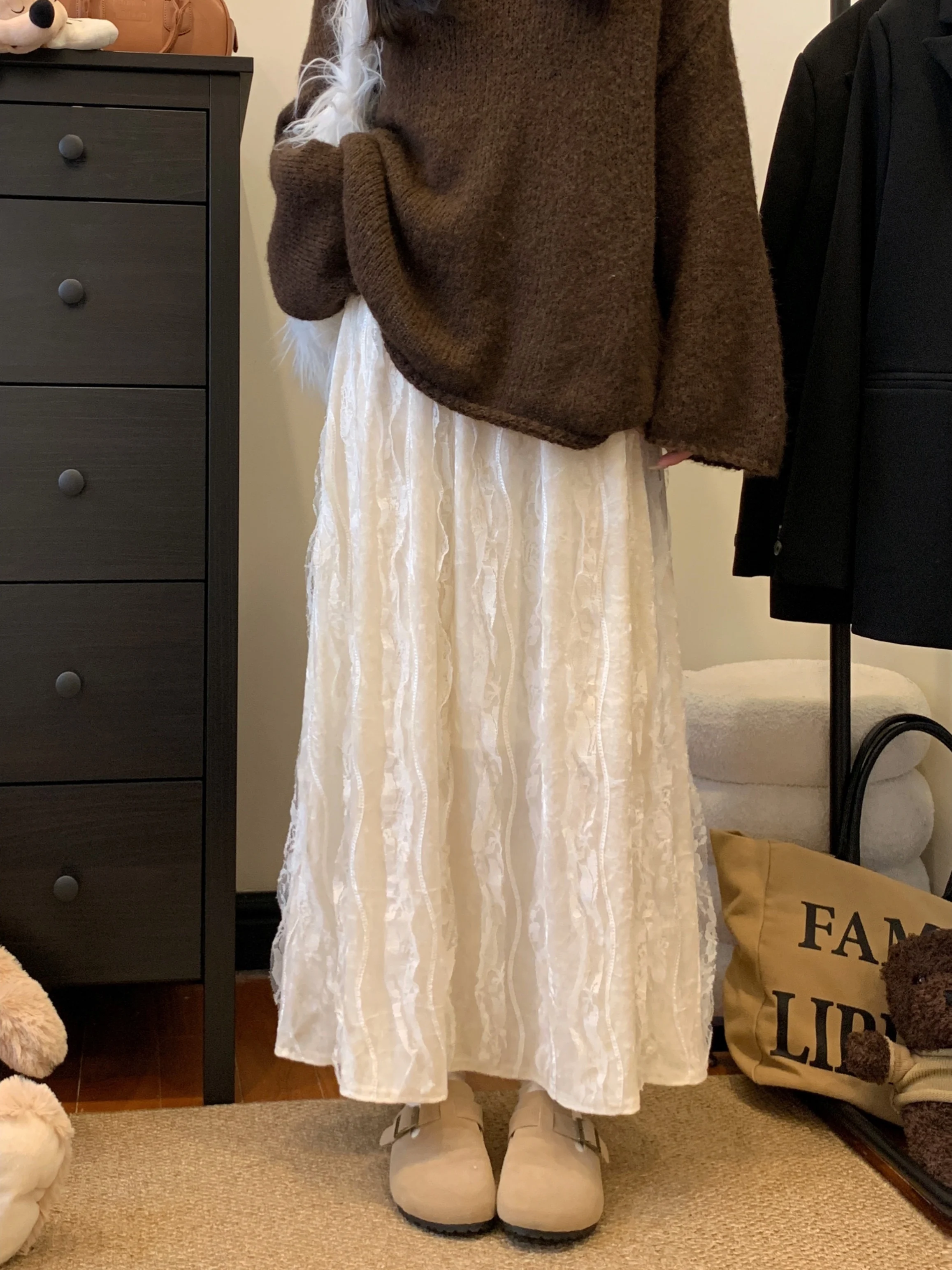 plus Size Heavy Embellished Lace Trim Velvet Half Skirt High Waist Loose Slimming Midi Skirt for plus Size Women Autumn Winte...
plus Size Heavy Embellished Lace Trim Velvet Half Skirt High Waist Loose Slimming Midi Skirt for plus Size Women Autumn Winte...