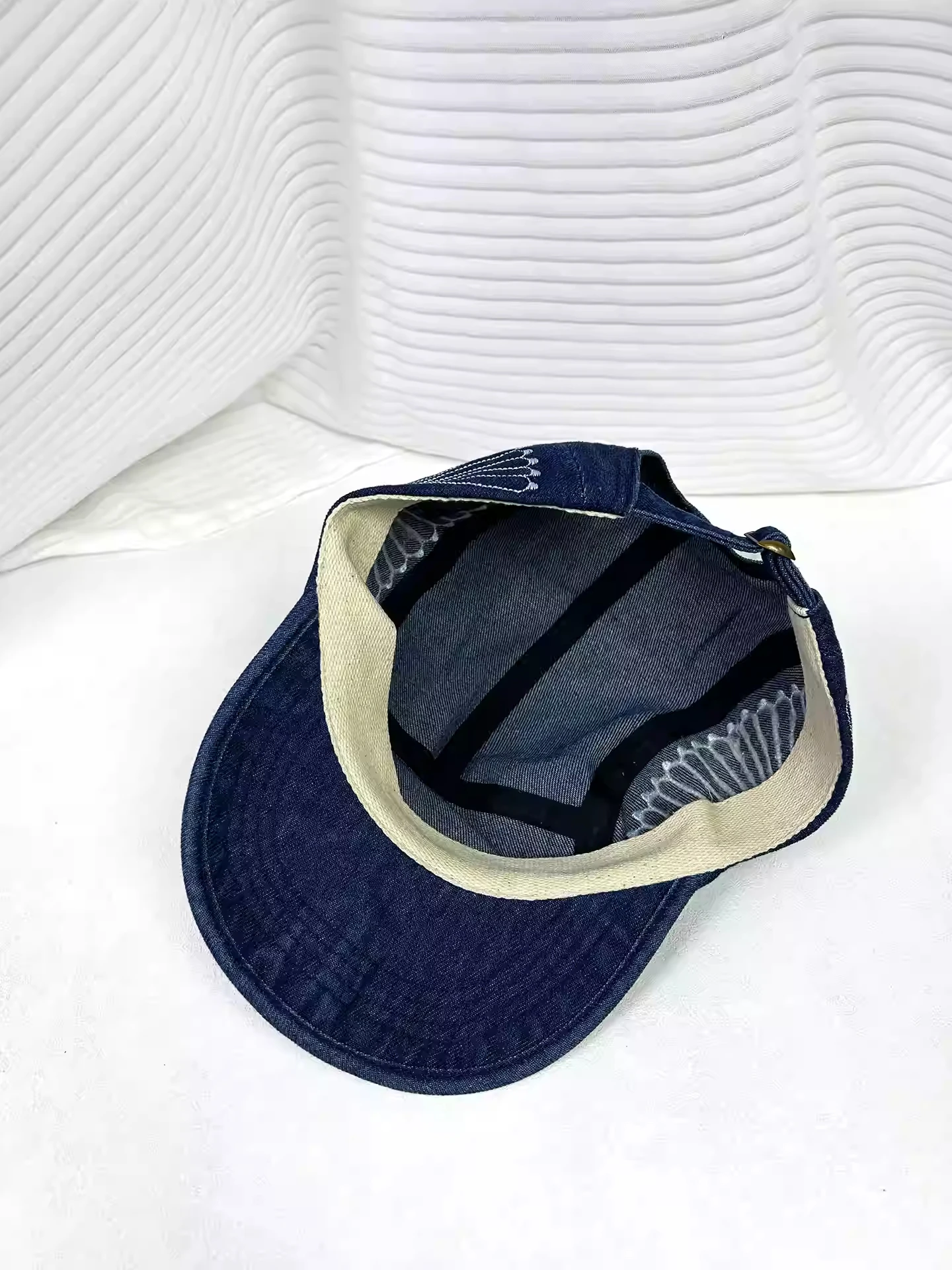 Amikaji Washed Denim Baseball Cap with Side Embroidery Outdoor Hip-hop Headband Duckbill Cap
Amikaji Washed Denim Baseball Cap with Side Embroidery Outdoor Hip-hop Headband Duckbill Cap