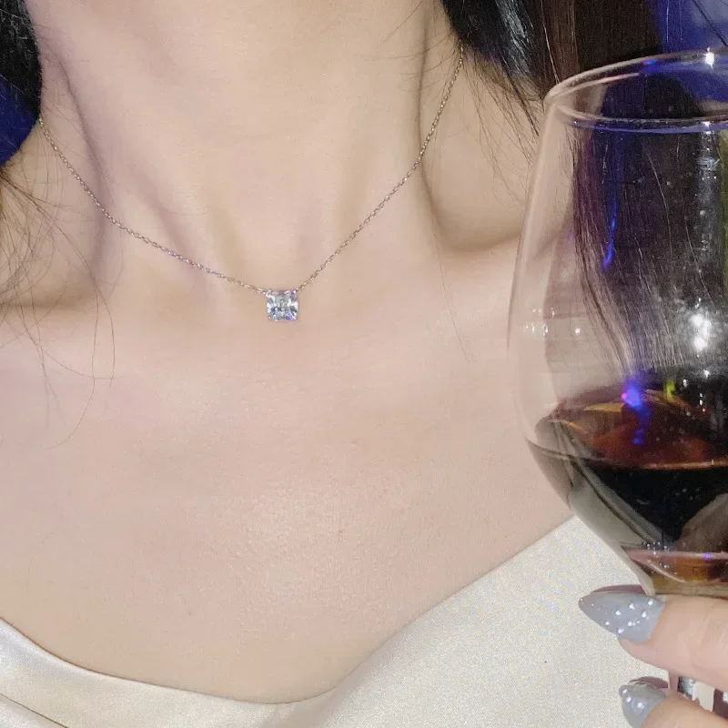 MDL Moissanit1 Style Light Luxury Micro-set Square Circle 8 * 8 Plated With 18K Gold Simple Fairy With Necklace
MDL Moissanit1 Style Light Luxury Micro-set Square Circle 8 * 8 Plated With 18K Gold Simple Fairy With Necklace