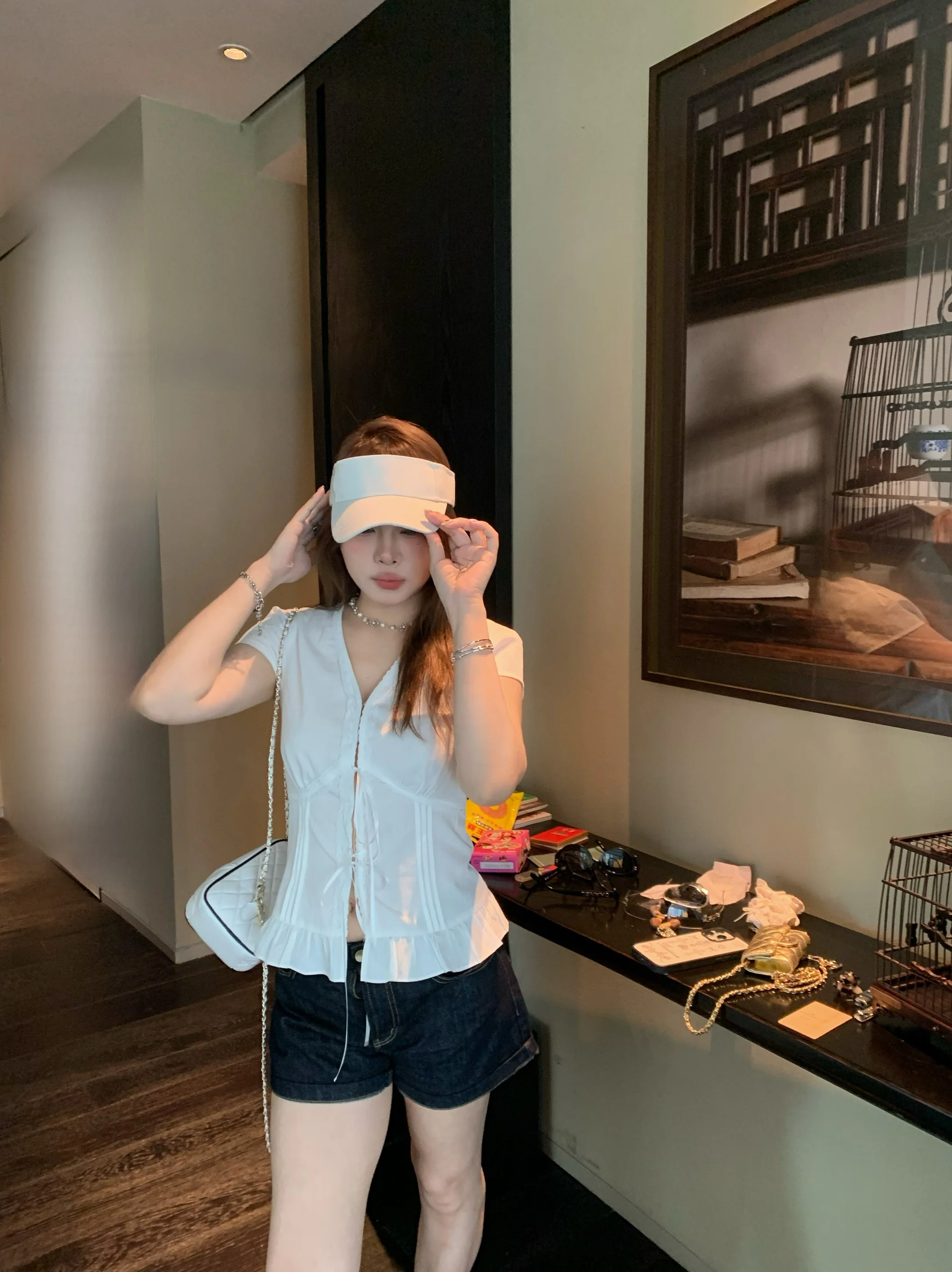 Женский летний тонкий топ Athome с кружевной отделкой, V-образным вырезом, коротким рукавом, поясом на талии и эффектом утончения фигуры
Женский летний тонкий топ Athome с кружевной отделкой, V-образным вырезом, коротким рукавом, поясом на талии и эффектом утончения фигуры