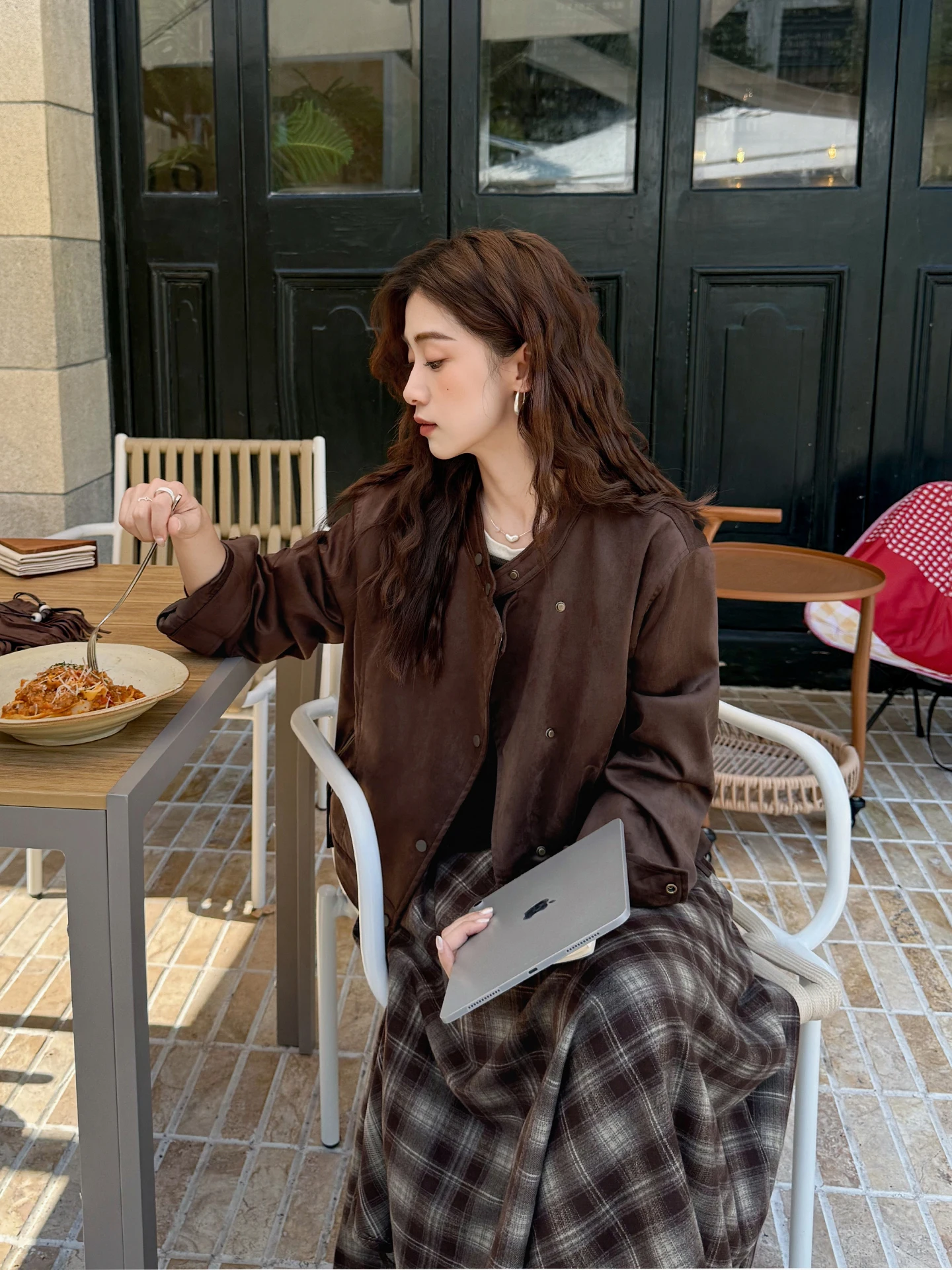 Свободная замшевая короткая куртка для женщин, повседневная, осенняя, новинка, винтажная, коричневая, для дам, короткое пальто
Свободная замшевая короткая куртка для женщин, повседневная, осенняя, новинка, винтажная, коричневая, для дам, короткое пальто