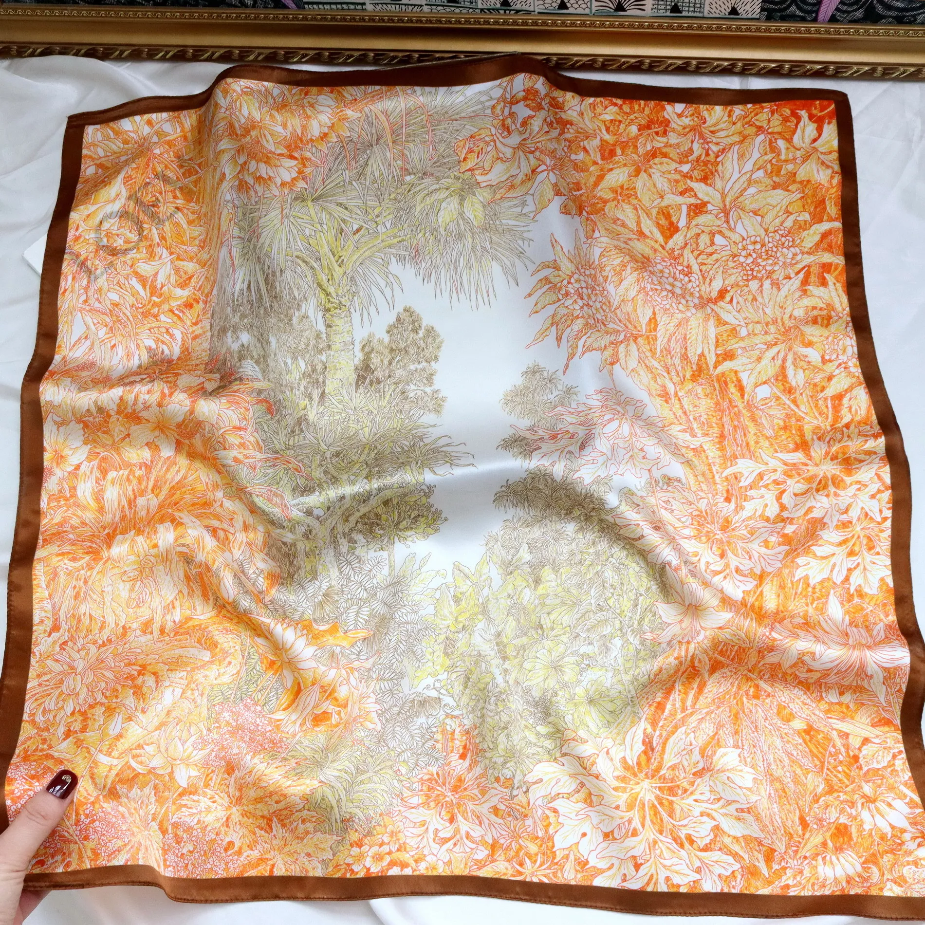 100 Mulberry Silk Scarf Hair Shawls 65CM Women Luxury Designers Summer Shawl Square Neck Bandanas Bag Hand Accessories
100 Mulberry Silk Scarf Hair Shawls 65CM Women Luxury Designers Summer Shawl Square Neck Bandanas Bag Hand Accessories