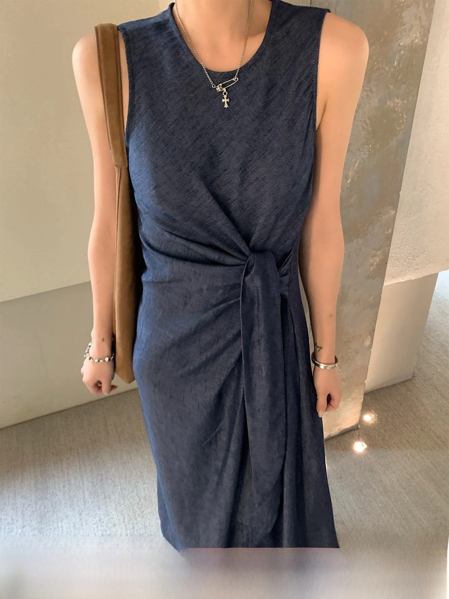 GV Gentleman Southern France Gentle Denim round Neck 3D Knot Waist Cinching Dress Spring Summer Elegance Dress
GV Gentleman Southern France Gentle Denim round Neck 3D Knot Waist Cinching Dress Spring Summer Elegance Dress