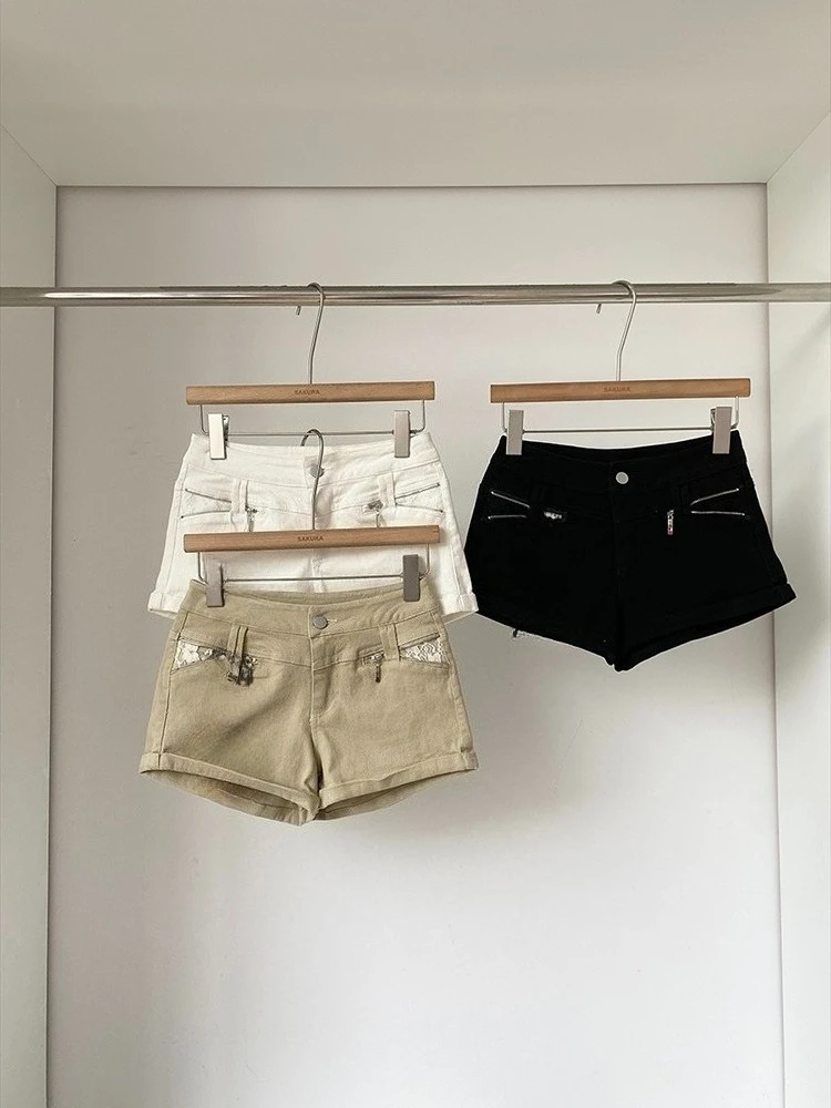 2025 Summer New American Style Design Metallic Zipper Decoration Lace Splicing Cowboy Shorts Female Sexy Hot Pants
2025 Summer New American Style Design Metallic Zipper Decoration Lace Splicing Cowboy Shorts Female Sexy Hot Pants