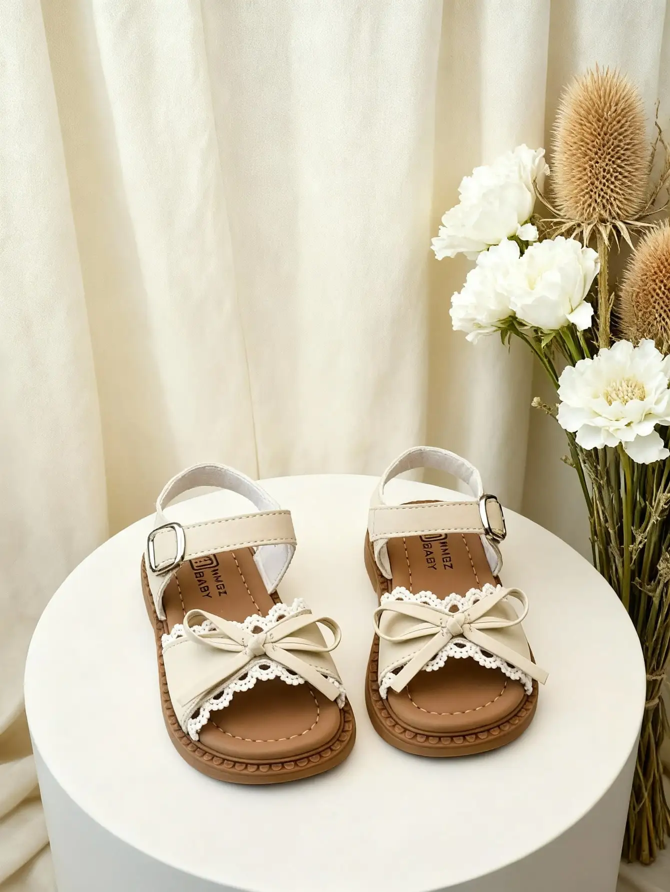 Girls' Sandals 2025 Summer New Princess Shoes Soft Sole Bow Lace Beach Shoes Children's Fashionable Chic Baby Shoes
Girls' Sandals 2025 Summer New Princess Shoes Soft Sole Bow Lace Beach Shoes Children's Fashionable Chic Baby Shoes