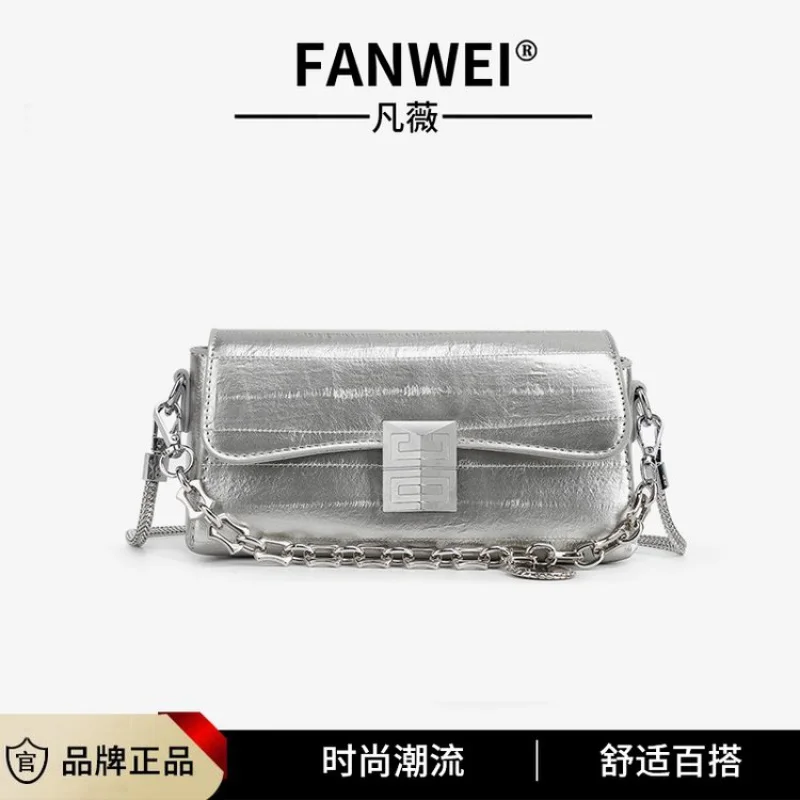 Modern Crossbody Bag For Women - Genuine Leather Purse With Adjustable Shoulder Strap & Front Flap Design
Modern Crossbody Bag For Women - Genuine Leather Purse With Adjustable Shoulder Strap & Front Flap Design