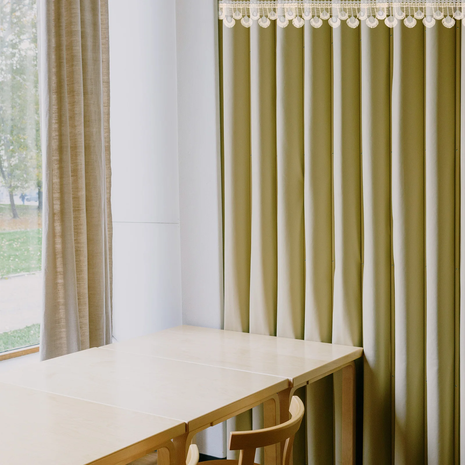 Polyester Silk Curtain Trim Accents Sophisticated Valance Ribbon Design for Curtains & Home Decor
Polyester Silk Curtain Trim Accents Sophisticated Valance Ribbon Design for Curtains & Home Decor