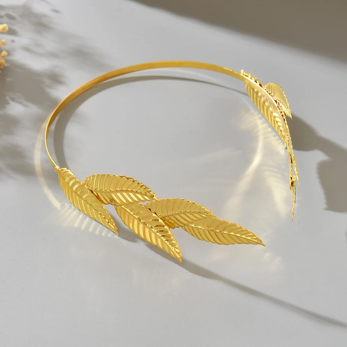Elegant Gold-Plated Metal Bridal Hairband with Carved Coin And Leaf Design Party Wedding Holiday Gift for Ladies Hair Accessorie
Elegant Gold-Plated Metal Bridal Hairband with Carved Coin And Leaf Design Party Wedding Holiday Gift for Ladies Hair Accessorie