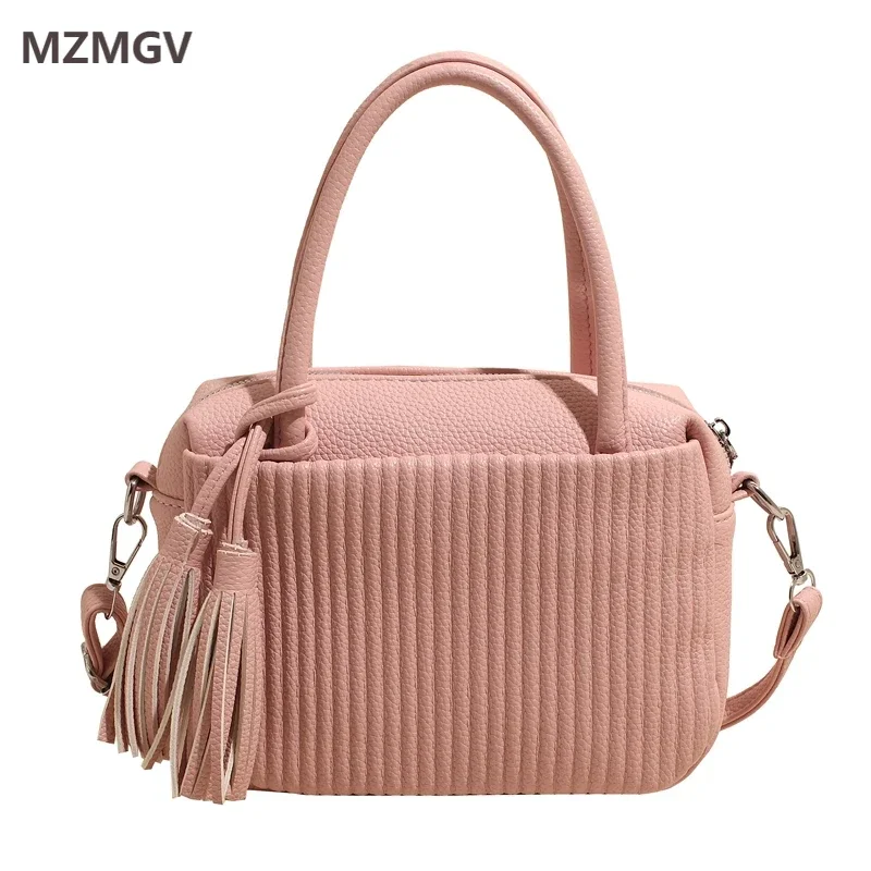 Stripe Design Women's solid color Pu Leather Handbag New Soft Pillow Daily Commuter Small Tote Bag Casual Tassels Crossbody Bag
Stripe Design Women's solid color Pu Leather Handbag New Soft Pillow Daily Commuter Small Tote Bag Casual Tassels Crossbody Bag