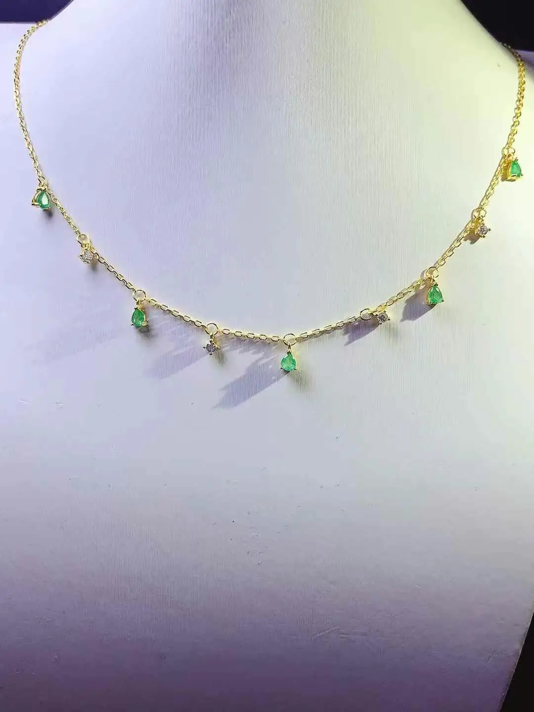 Best Qu Лучший подарок для вашей любимой девушки Изумрудный кулон из стерлингового серебра S925 Изумрудное ожерелье для женщин Цветной драгоценный камень
Best Qu Лучший подарок для вашей любимой девушки Изумрудный кулон из стерлингового серебра S925 Изумрудное ожерелье для женщин Цветной драгоценный камень