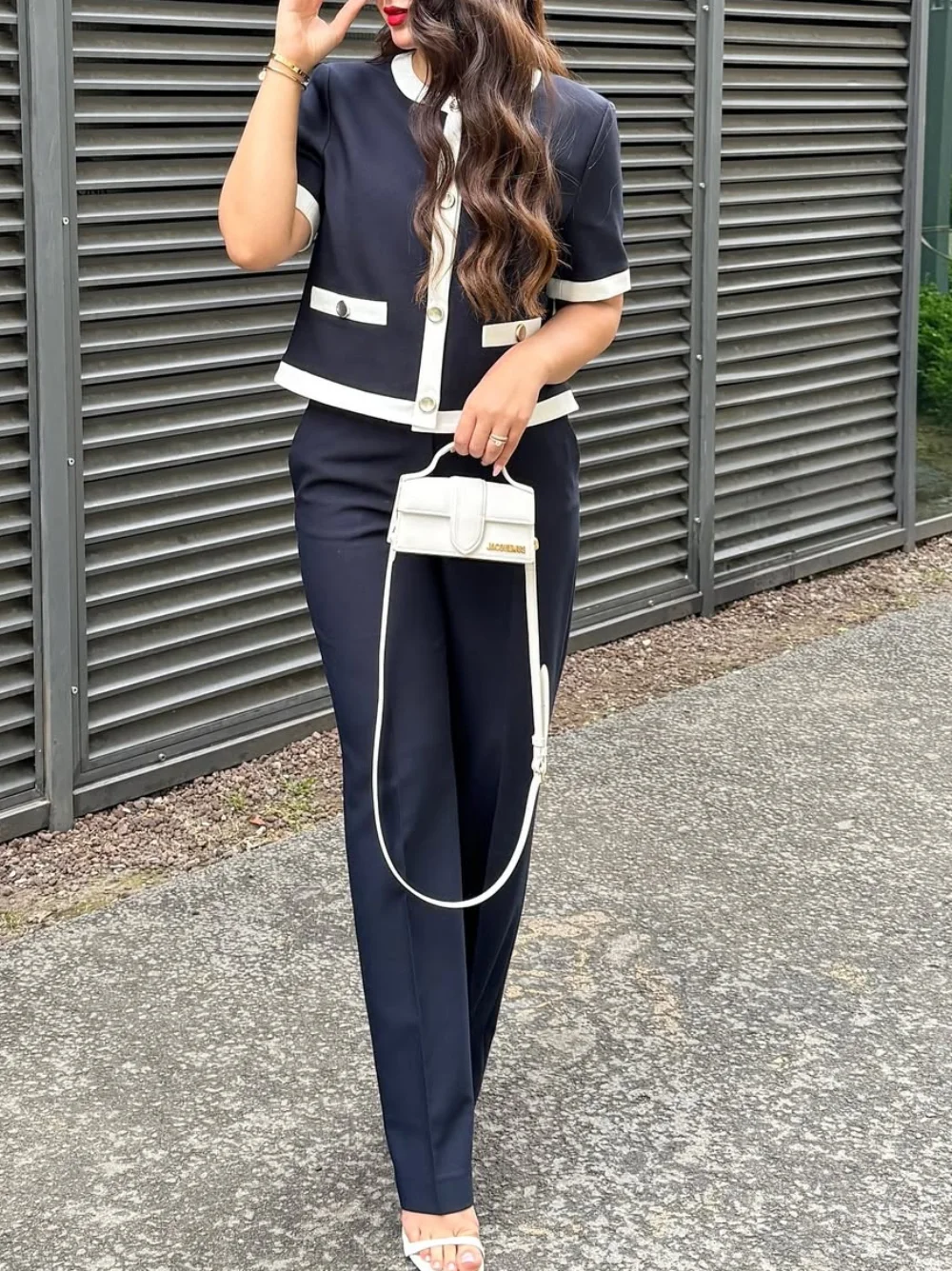 Women's Casual Commuter Suit Round Neck Short Sleeve Pocket Single Breasted Cardigan High Waist Straight Pants Fashion Suit
Women's Casual Commuter Suit Round Neck Short Sleeve Pocket Single Breasted Cardigan High Waist Straight Pants Fashion Suit