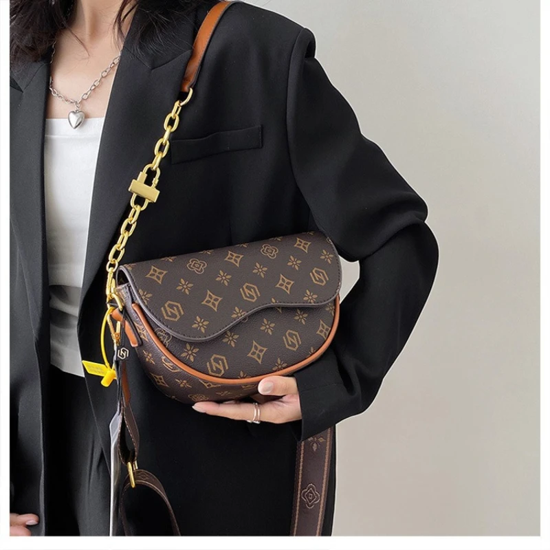 Niche high-end texture bag, women's fashionable printed saddle bag, versatile underarm bag, single shoulder crossbody bag
Niche high-end texture bag, women's fashionable printed saddle bag, versatile underarm bag, single shoulder crossbody bag