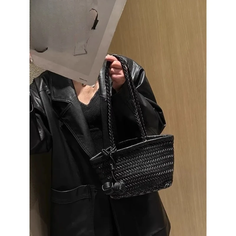 Handwoven Basket Design oulder Tote Bag Vaion Casual Handbag Dstring Closure Retro Sle ular among Young People
Handwoven Basket Design oulder Tote Bag Vaion Casual Handbag Dstring Closure Retro Sle ular among Young People