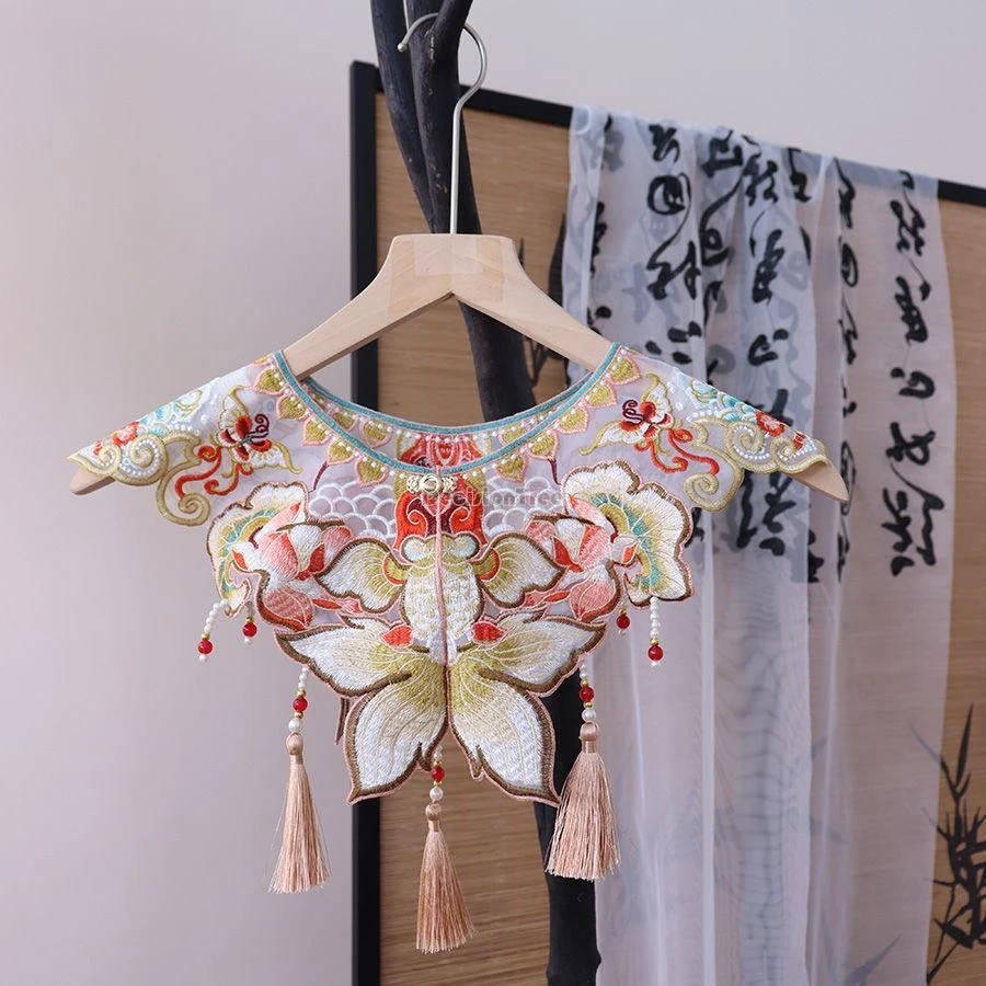 2026 chinese retro ancient style ming dynasty modern hanfu cloud shoulder embroidery new traditional hanfu accessory shawl
2026 chinese retro ancient style ming dynasty modern hanfu cloud shoulder embroidery new traditional hanfu accessory shawl