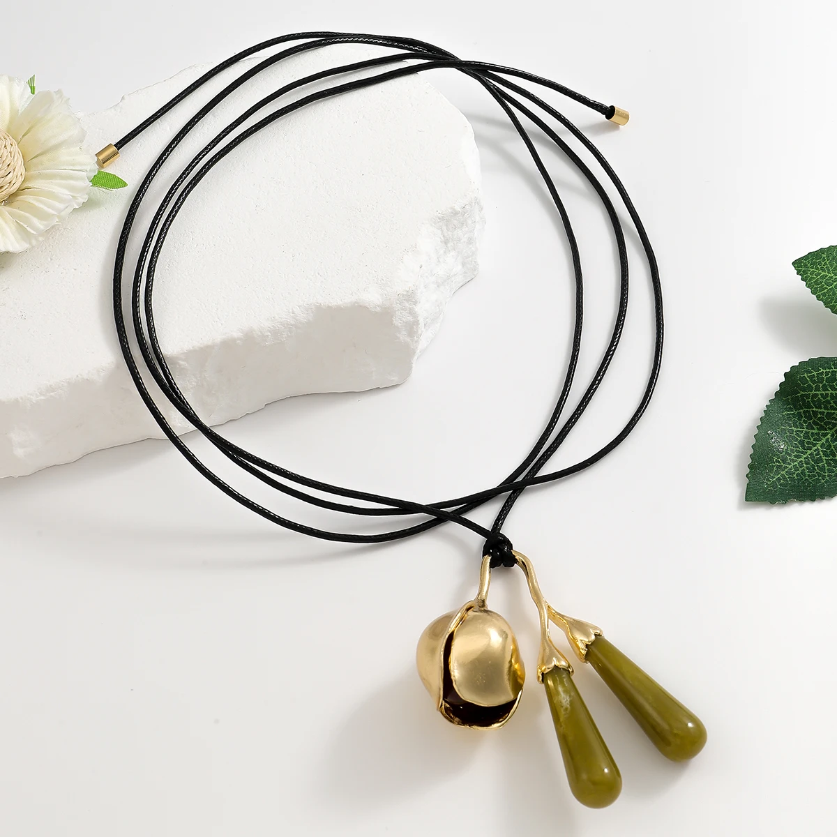 ZAA Floral Charm Cord Necklaces Resin Metal Pendant Rope Necklaces For Womens Simple Statement Vacation Accessory Party Gifts
ZAA Floral Charm Cord Necklaces Resin Metal Pendant Rope Necklaces For Womens Simple Statement Vacation Accessory Party Gifts
